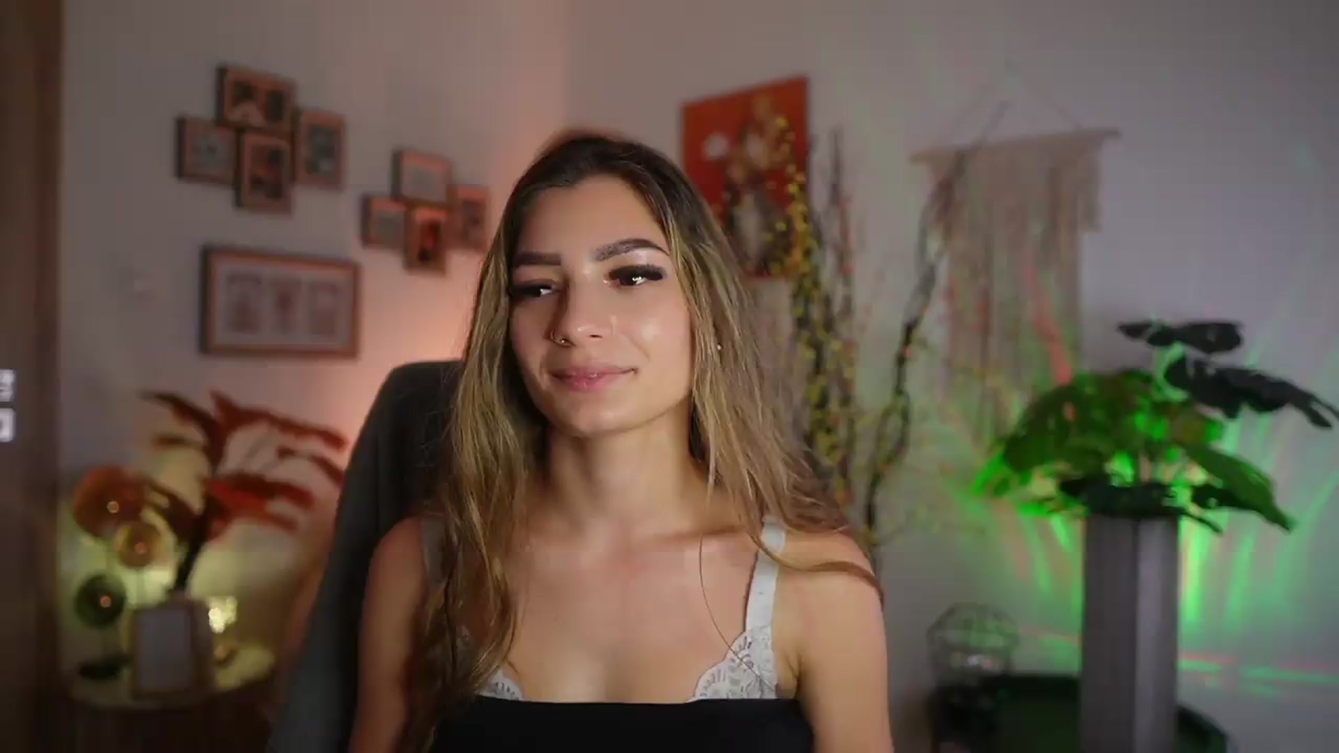Gallery image thumbnail from Anna_Brie's myfreecams stream on, 09/13/2026, 14:50 image 15 of 20