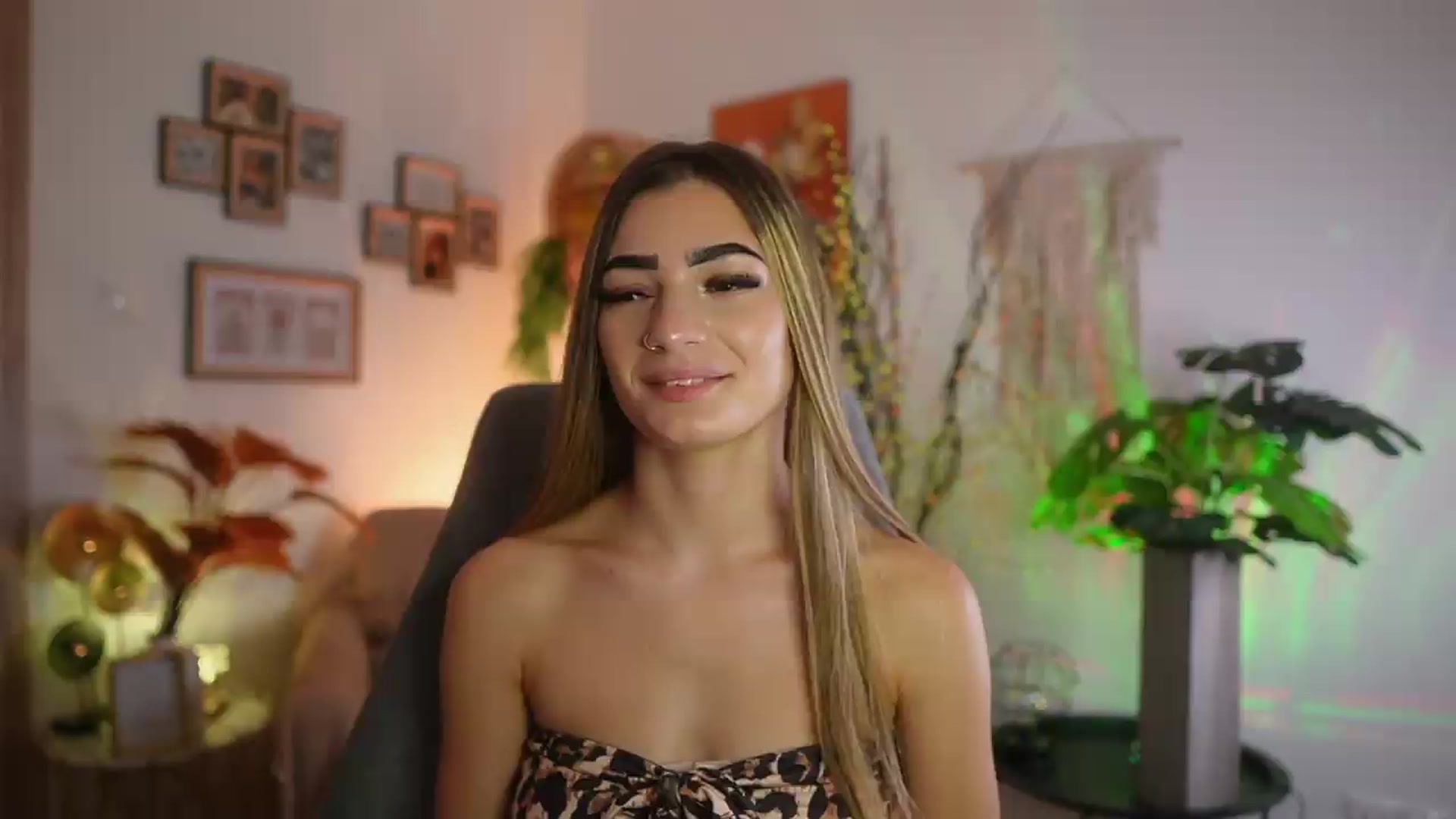 Gallery image thumbnail from Anna_Brie's myfreecams stream on, 09/17/2026, 14:02 image 16 of 20