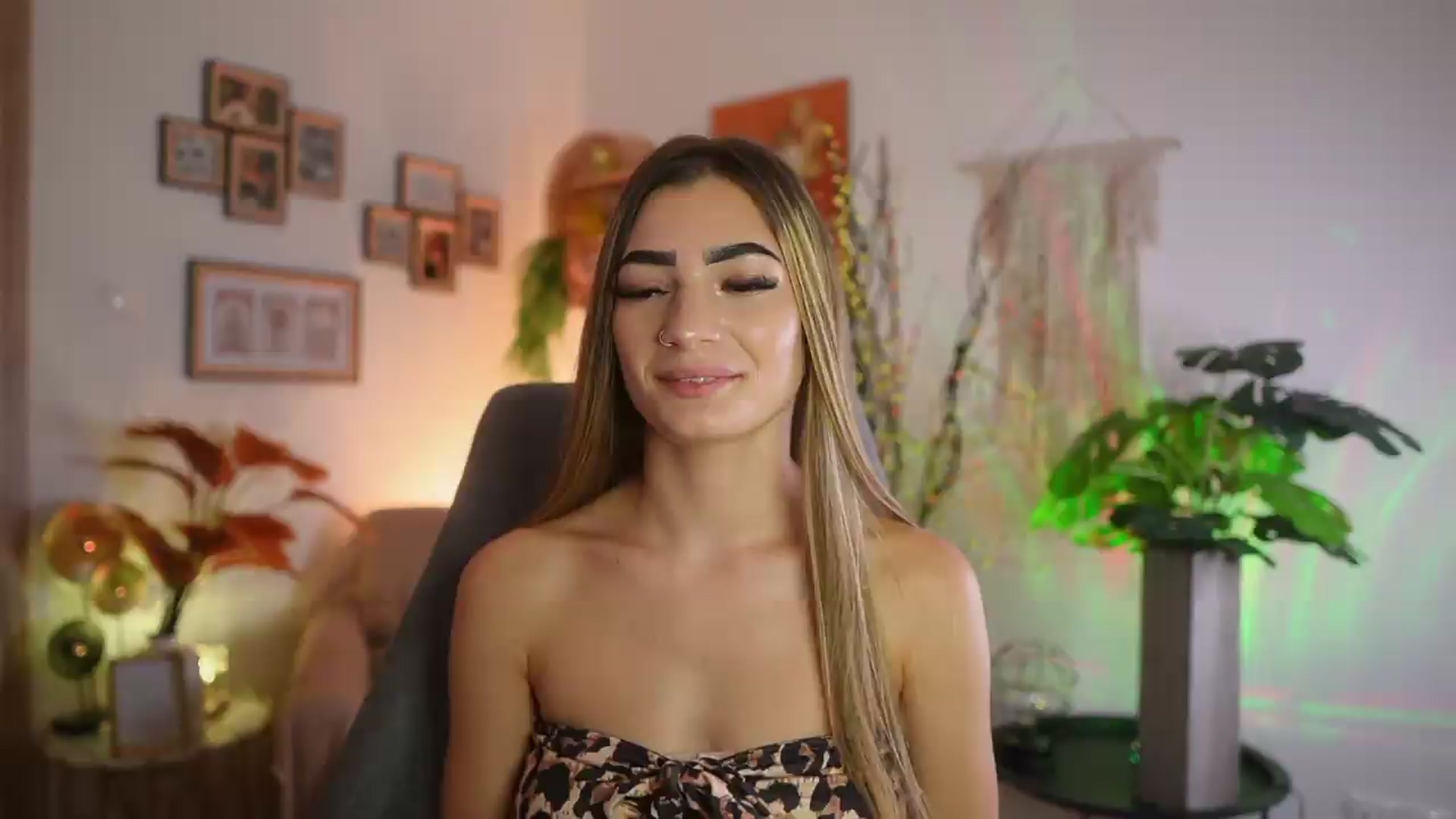 Gallery image thumbnail from Anna_Brie's myfreecams stream on, 09/17/2026, 14:02 image 14 of 20