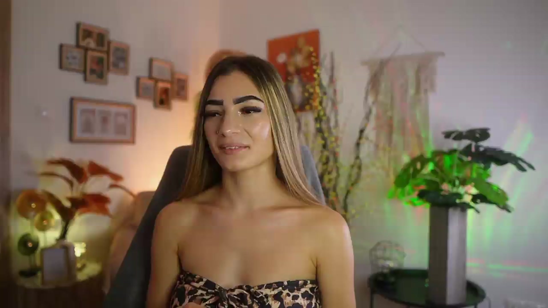 Gallery image thumbnail from Anna_Brie's myfreecams stream on, 09/17/2026, 15:03 image 15 of 20
