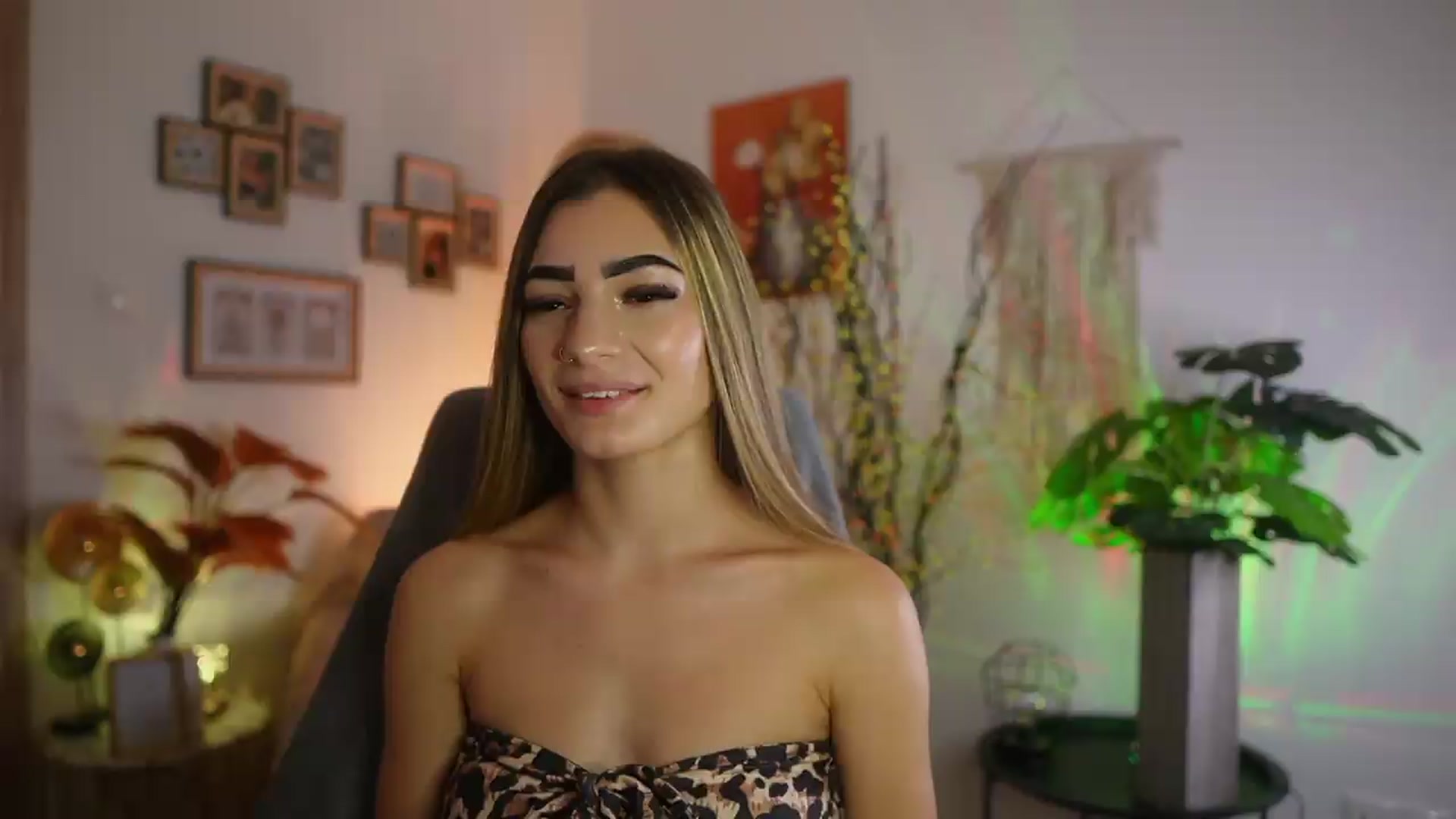 Gallery image thumbnail from Anna_Brie's myfreecams stream on, 09/17/2026, 15:03 image 11 of 20