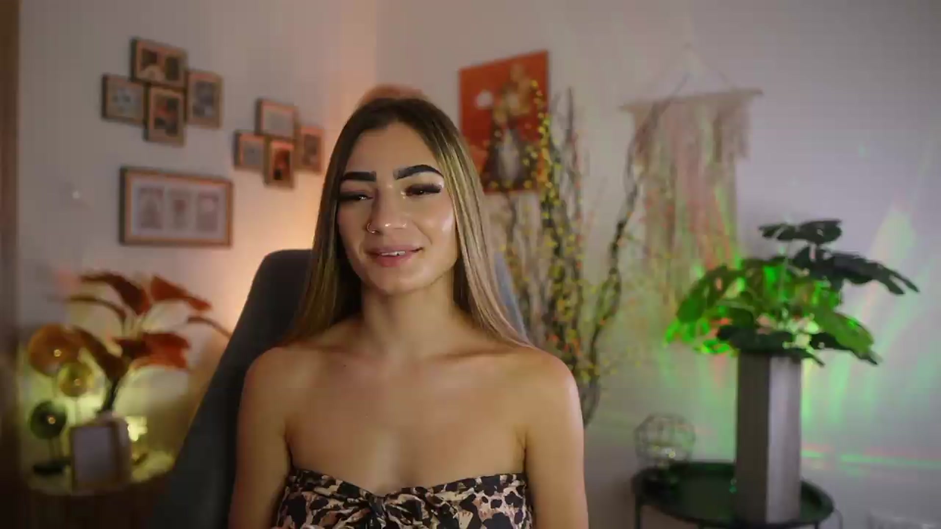 Gallery image thumbnail from Anna_Brie's myfreecams stream on, 09/17/2026, 15:03 image 16 of 20