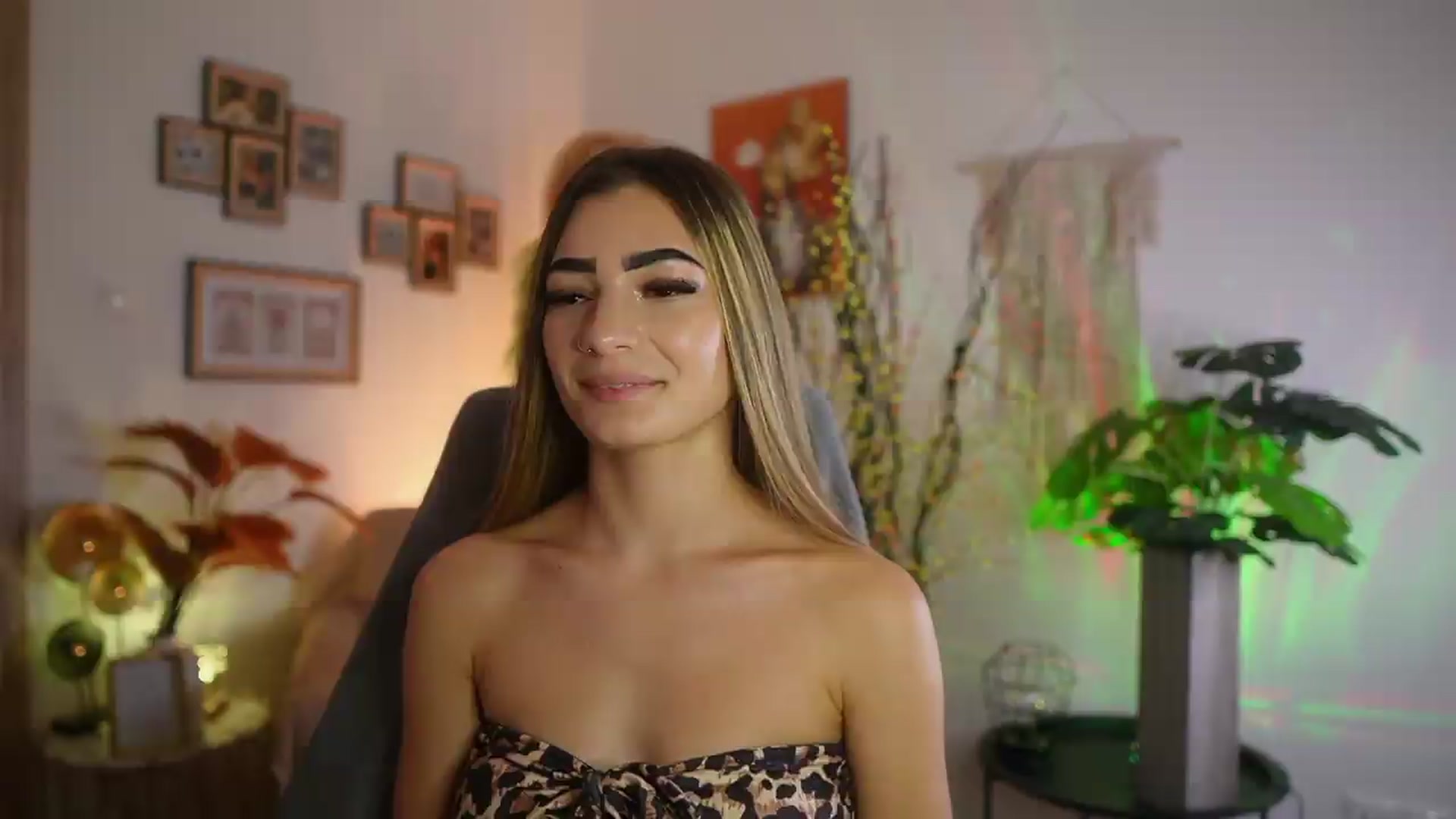 Gallery image thumbnail from Anna_Brie's myfreecams stream on, 09/17/2026, 15:03 image 10 of 20