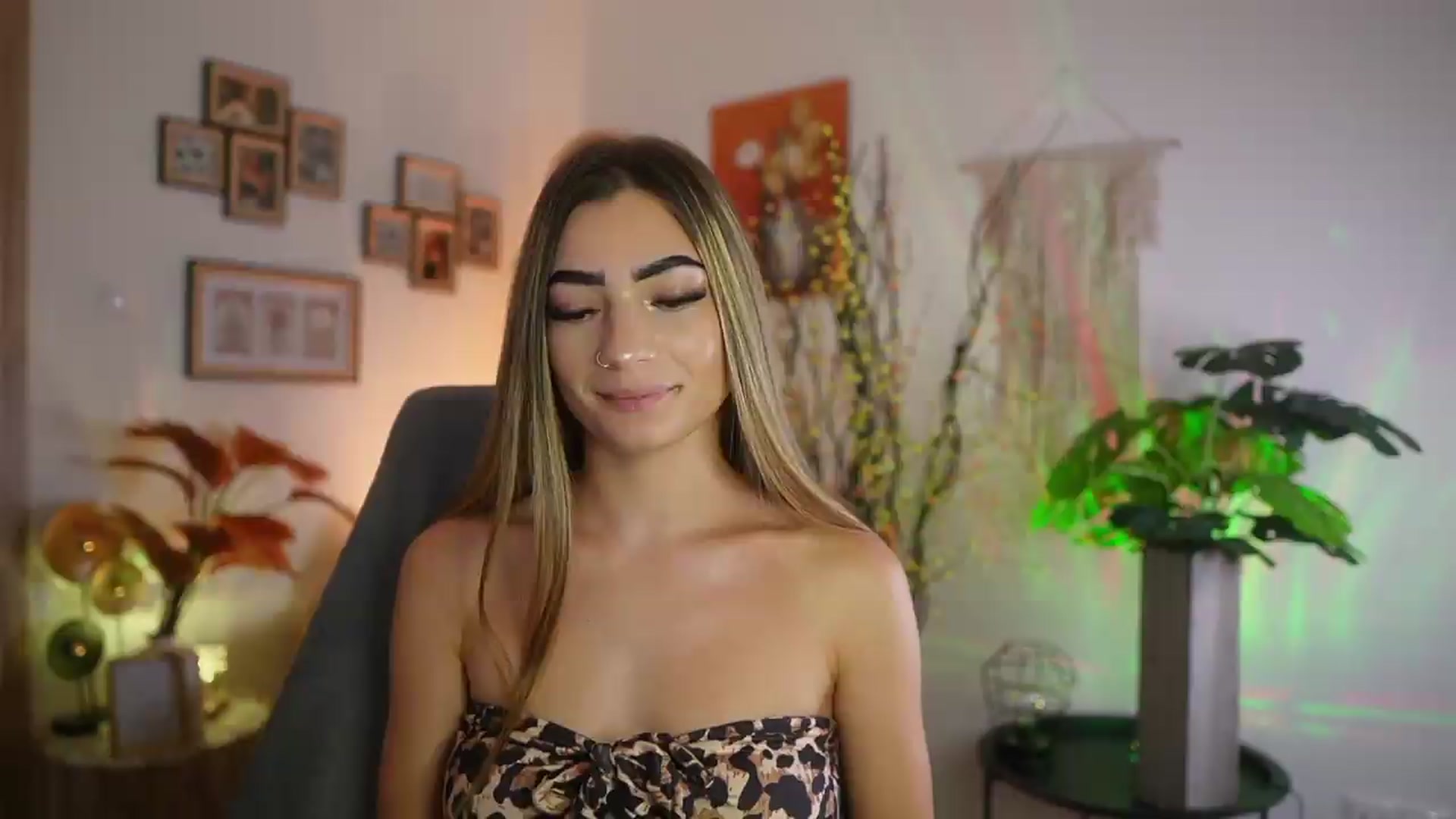 Gallery image thumbnail from Anna_Brie's myfreecams stream on, 09/17/2026, 15:03 image 8 of 20