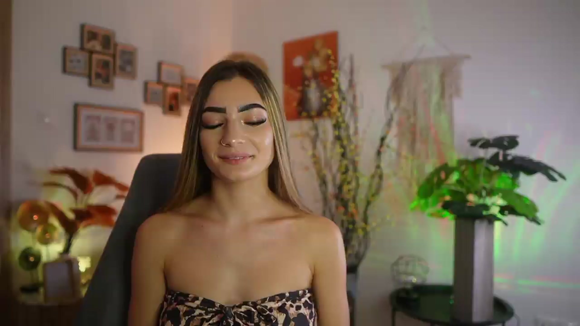 Gallery image thumbnail from Anna_Brie's myfreecams stream on, 09/17/2026, 15:03 image 12 of 20