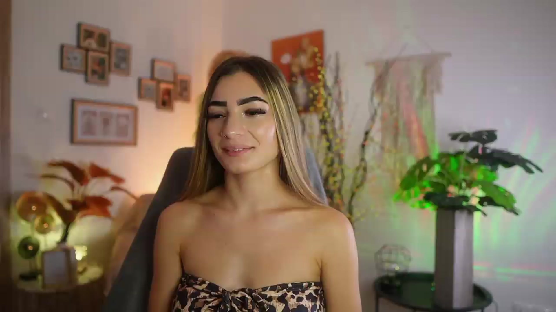 Gallery image thumbnail from Anna_Brie's myfreecams stream on, 09/17/2026, 15:03 image 14 of 20