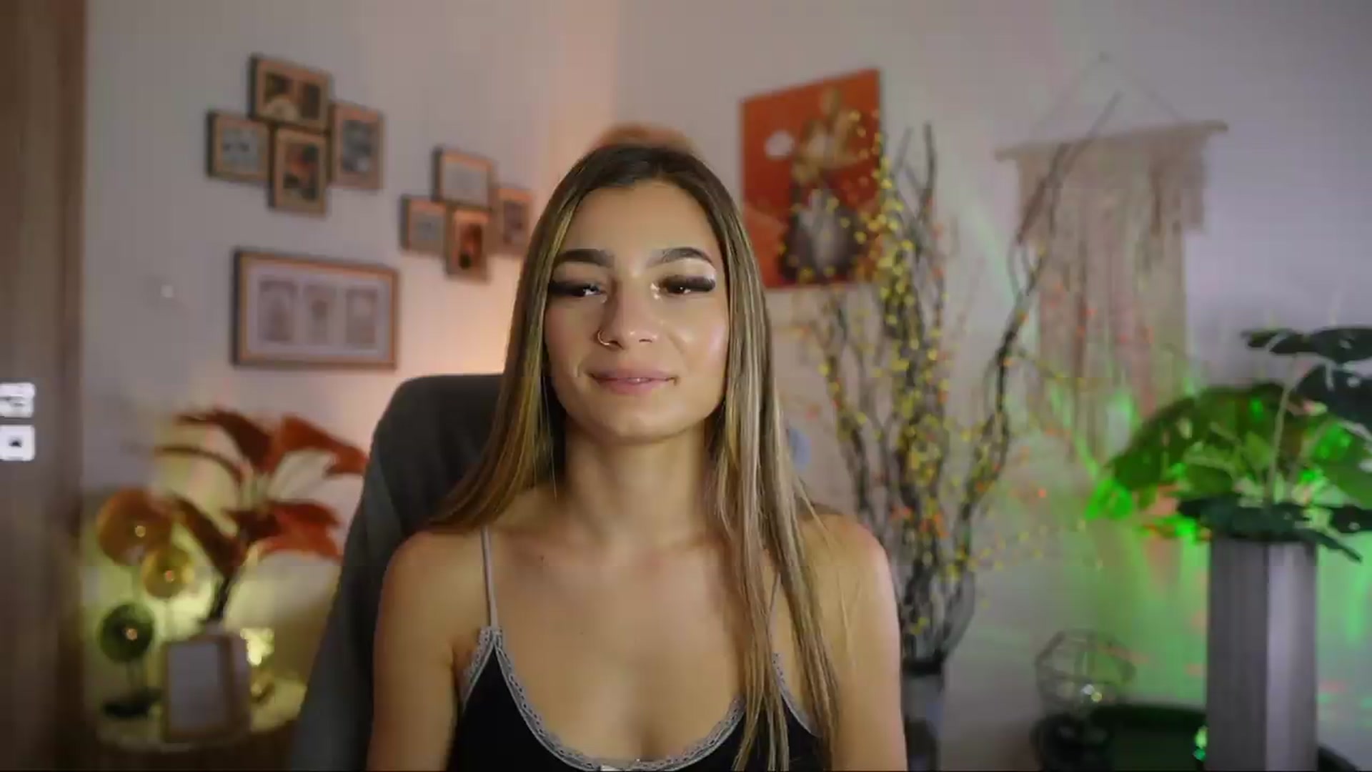 Gallery image thumbnail from Anna_Brie's myfreecams stream on, 09/18/2026, 14:39 image 14 of 20