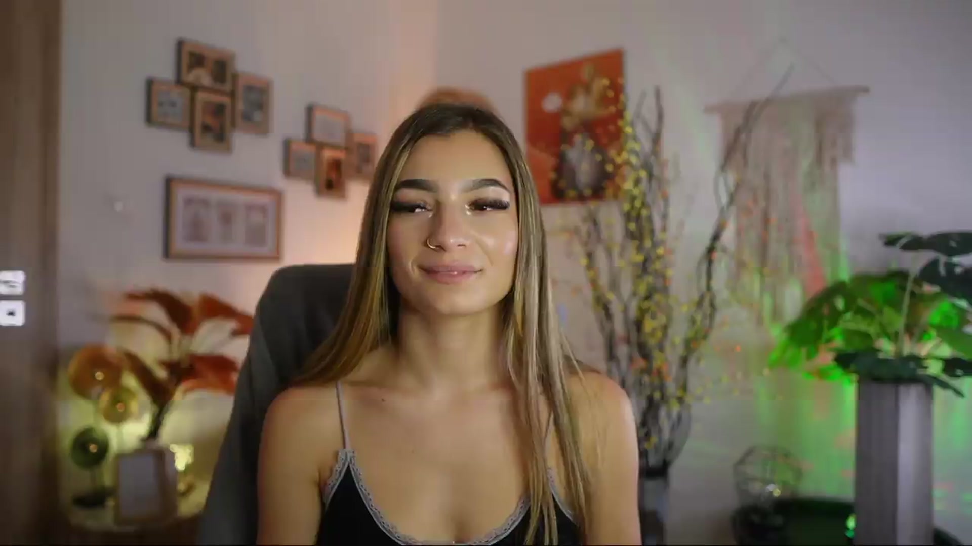 Gallery image thumbnail from Anna_Brie's myfreecams stream on, 09/18/2026, 14:39 image 15 of 20