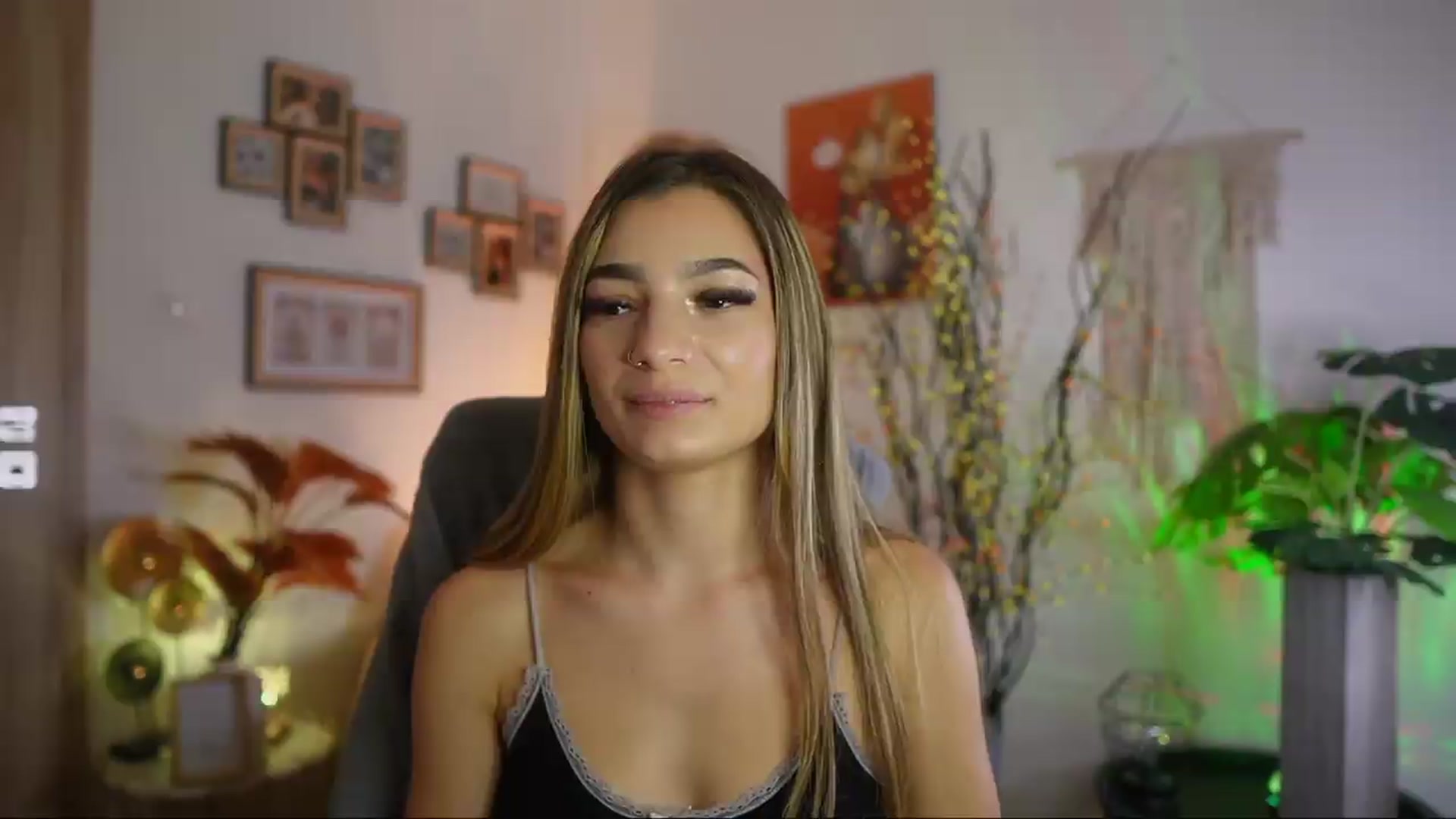 Gallery image thumbnail from Anna_Brie's myfreecams stream on, 09/18/2026, 14:39 image 12 of 20