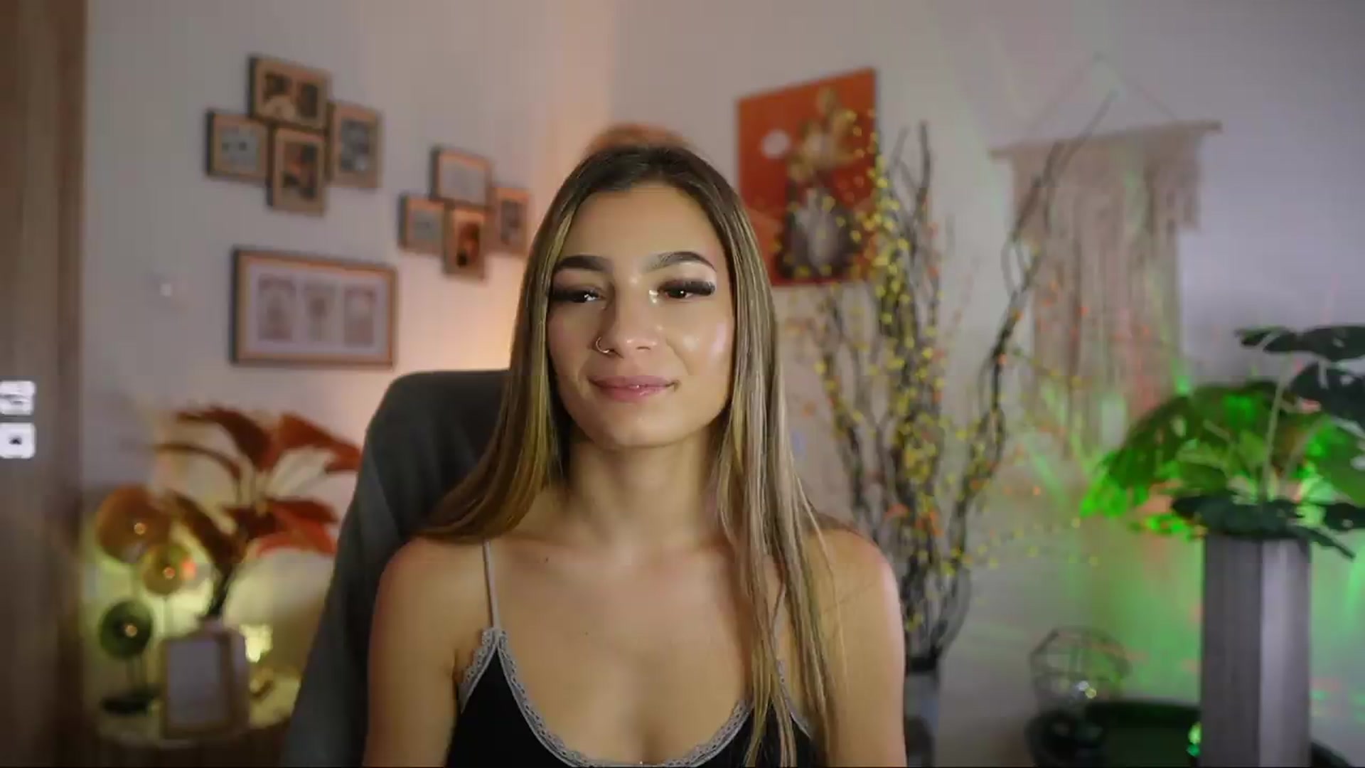 Gallery image thumbnail from Anna_Brie's myfreecams stream on, 09/18/2026, 14:39 image 16 of 20