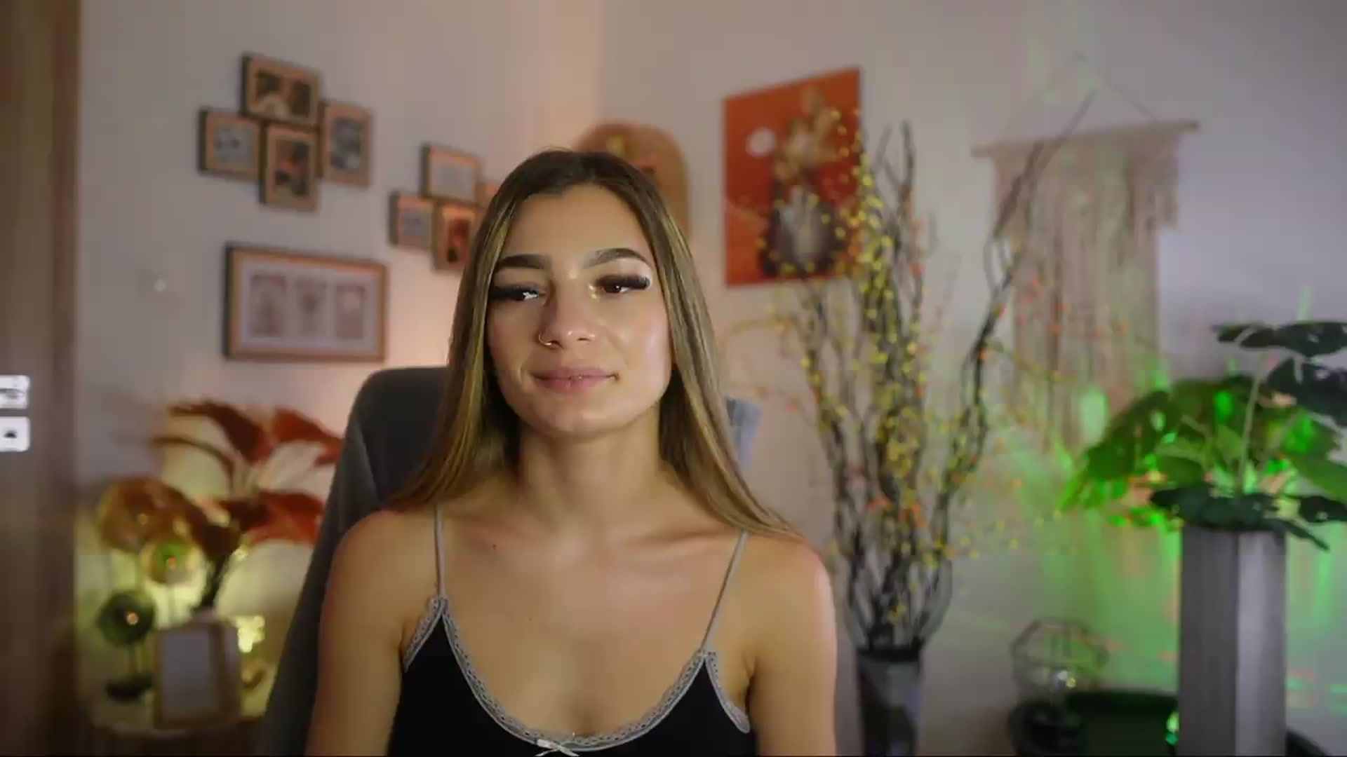 Gallery image thumbnail from Anna_Brie's myfreecams stream on, 09/18/2026, 17:44 image 14 of 20