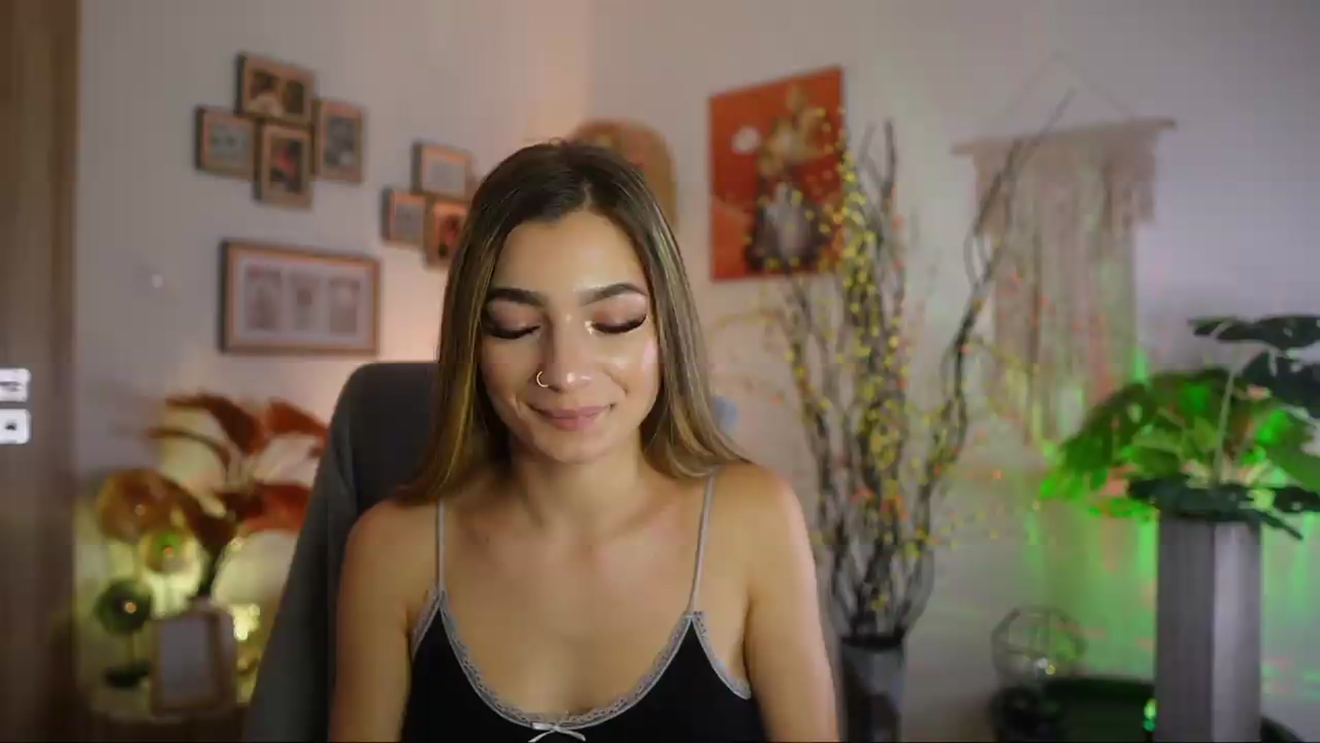 Gallery image thumbnail from Anna_Brie's myfreecams stream on, 09/18/2026, 17:44 image 16 of 20