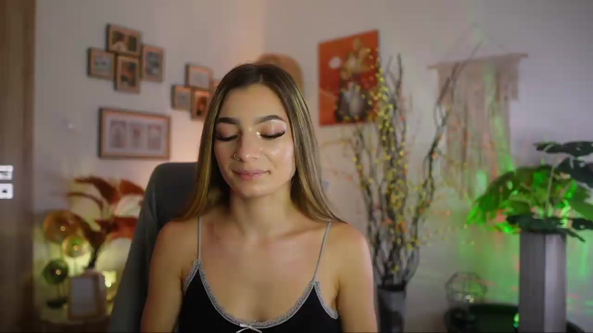 Gallery image thumbnail from Anna_Brie's myfreecams stream on, 09/18/2026, 17:44 image 15 of 20