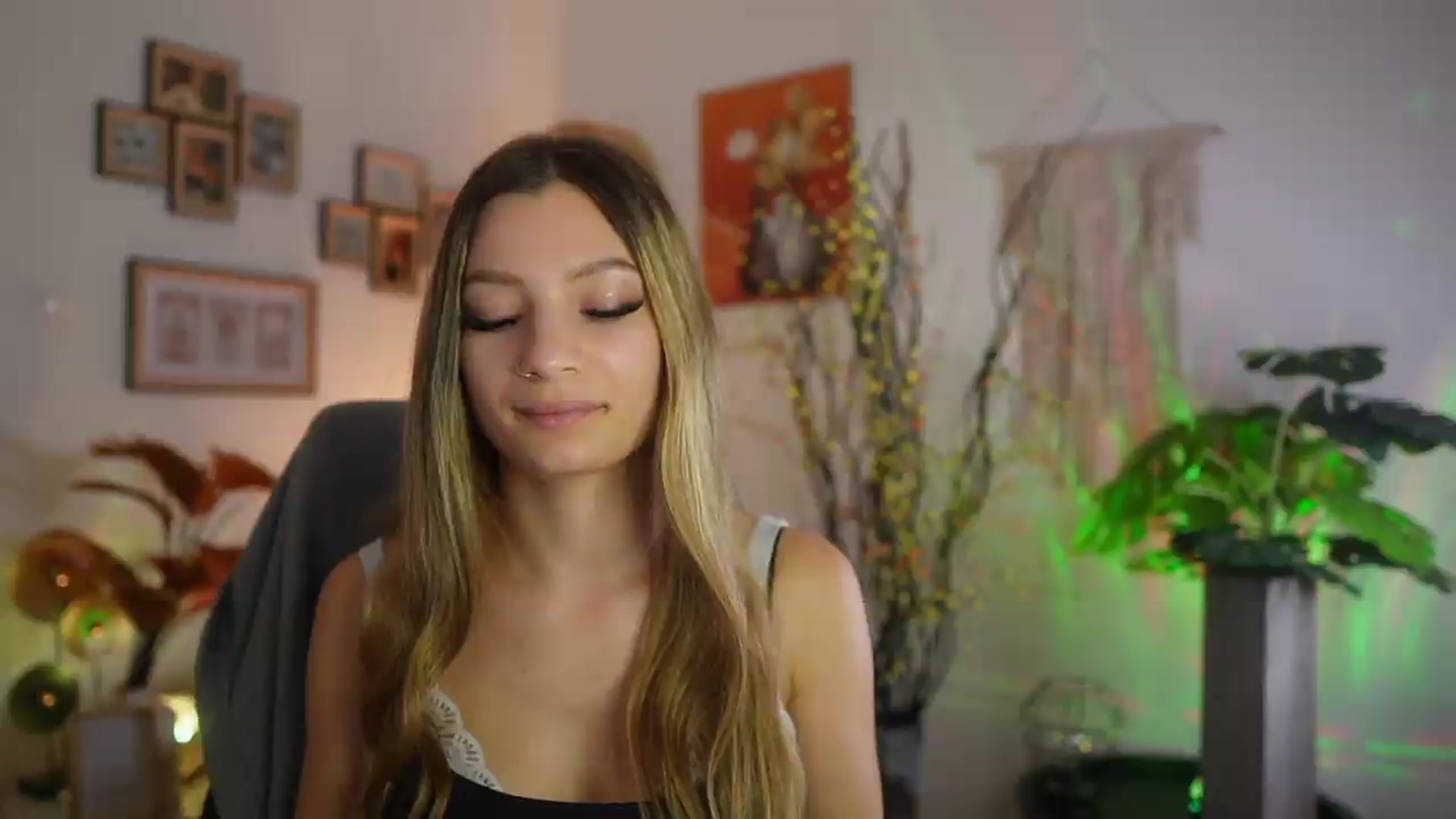 Gallery image thumbnail from Anna_Brie's myfreecams stream on, 09/20/2026, 15:33 image 16 of 20