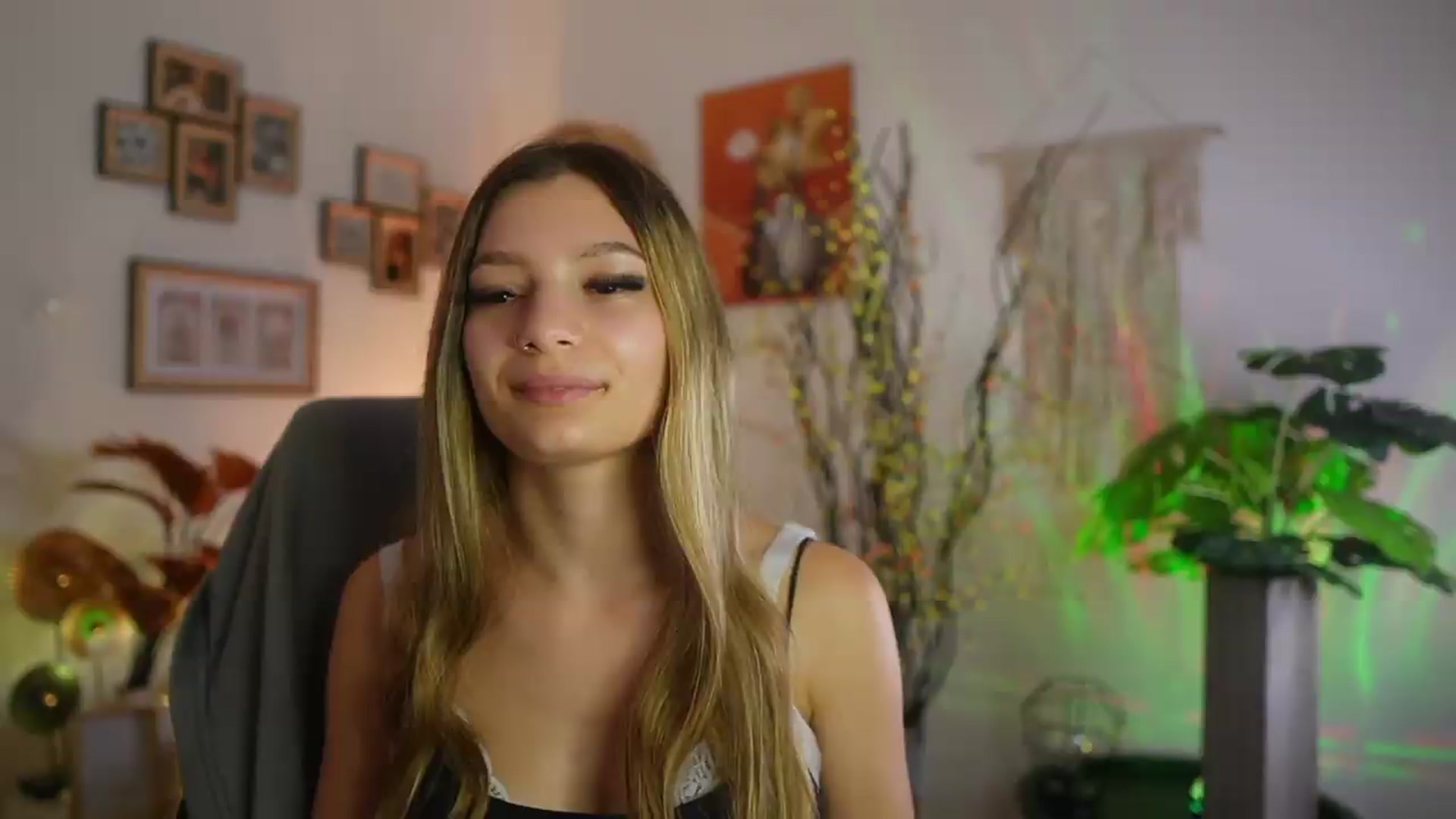Gallery image thumbnail from Anna_Brie's myfreecams stream on, 09/20/2026, 15:33 image 18 of 20