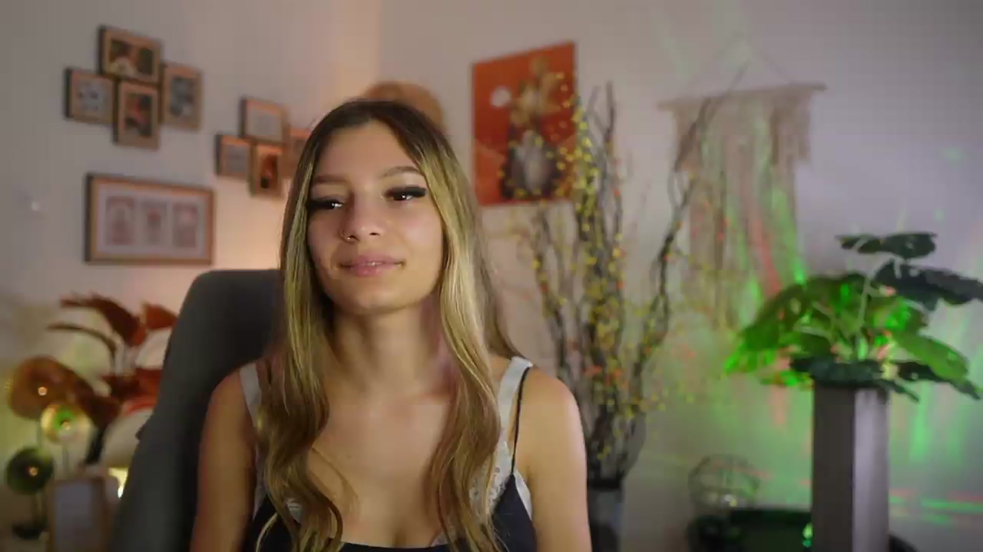 Gallery image thumbnail from Anna_Brie's myfreecams stream on, 09/20/2026, 15:33 image 6 of 20