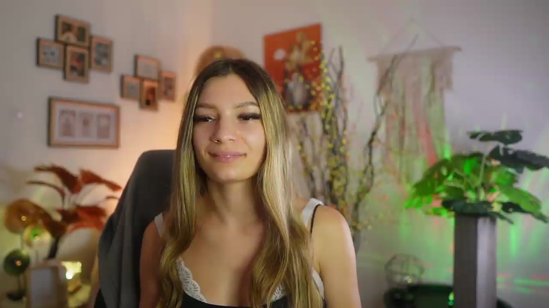 Gallery image thumbnail from Anna_Brie's myfreecams stream on, 09/20/2026, 15:33 image 13 of 20