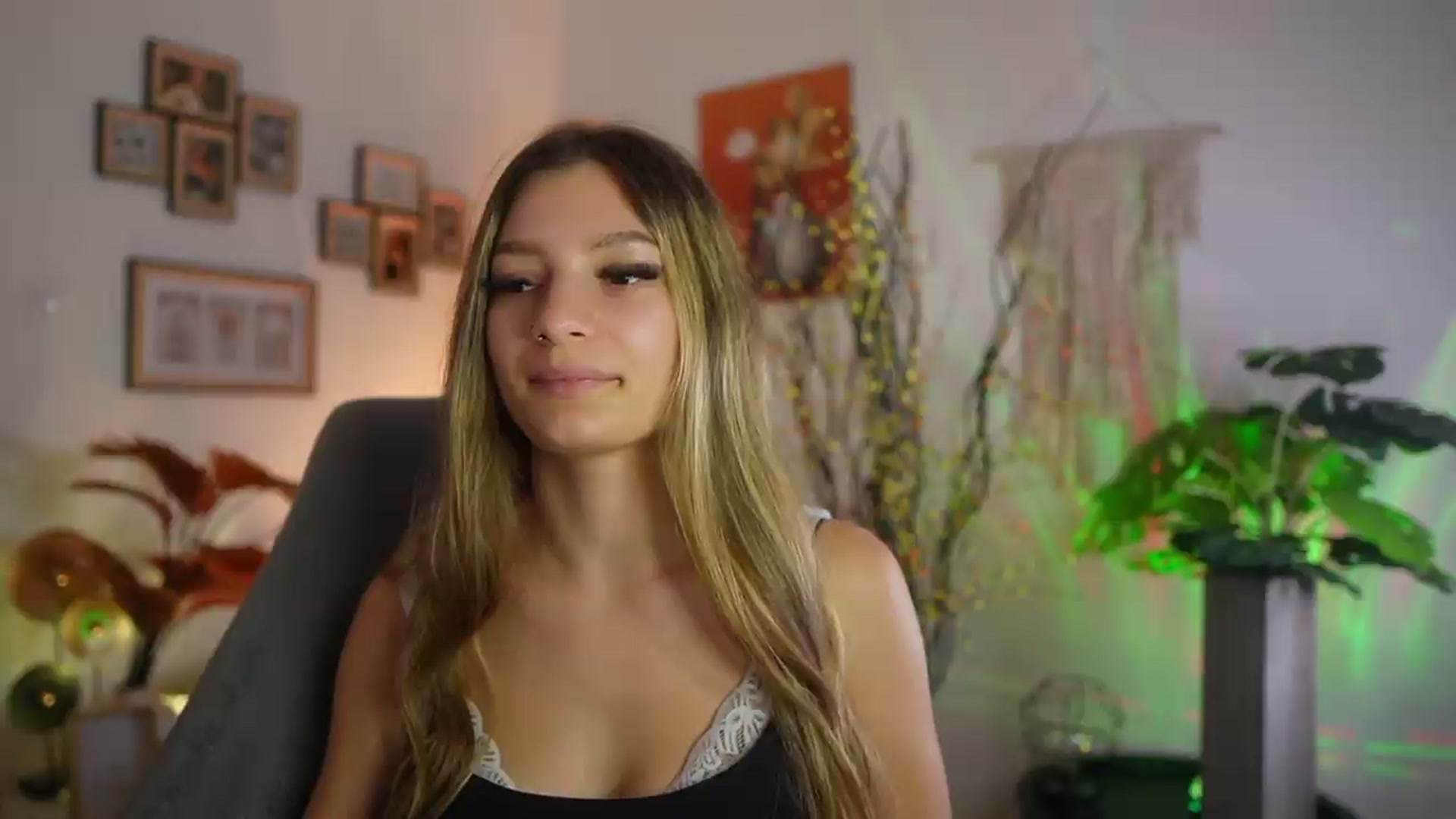 Gallery image thumbnail from Anna_Brie's myfreecams stream on, 09/20/2026, 15:33 image 8 of 20