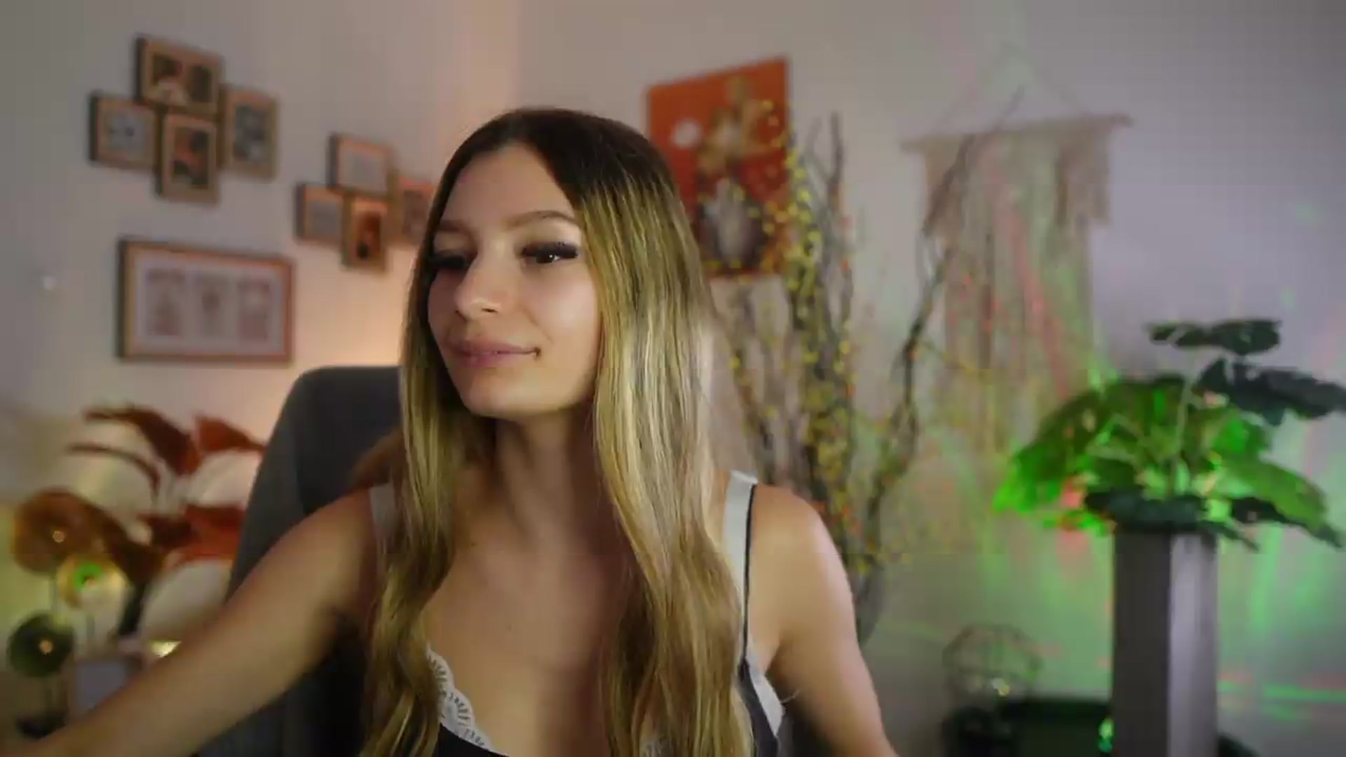 Gallery image thumbnail from Anna_Brie's myfreecams stream on, 09/20/2026, 15:33 image 19 of 20