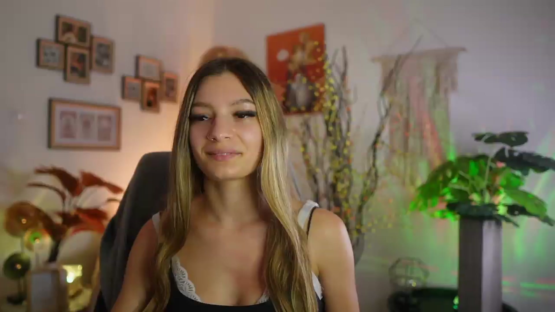 Gallery image thumbnail from Anna_Brie's myfreecams stream on, 09/20/2026, 15:33 image 12 of 20