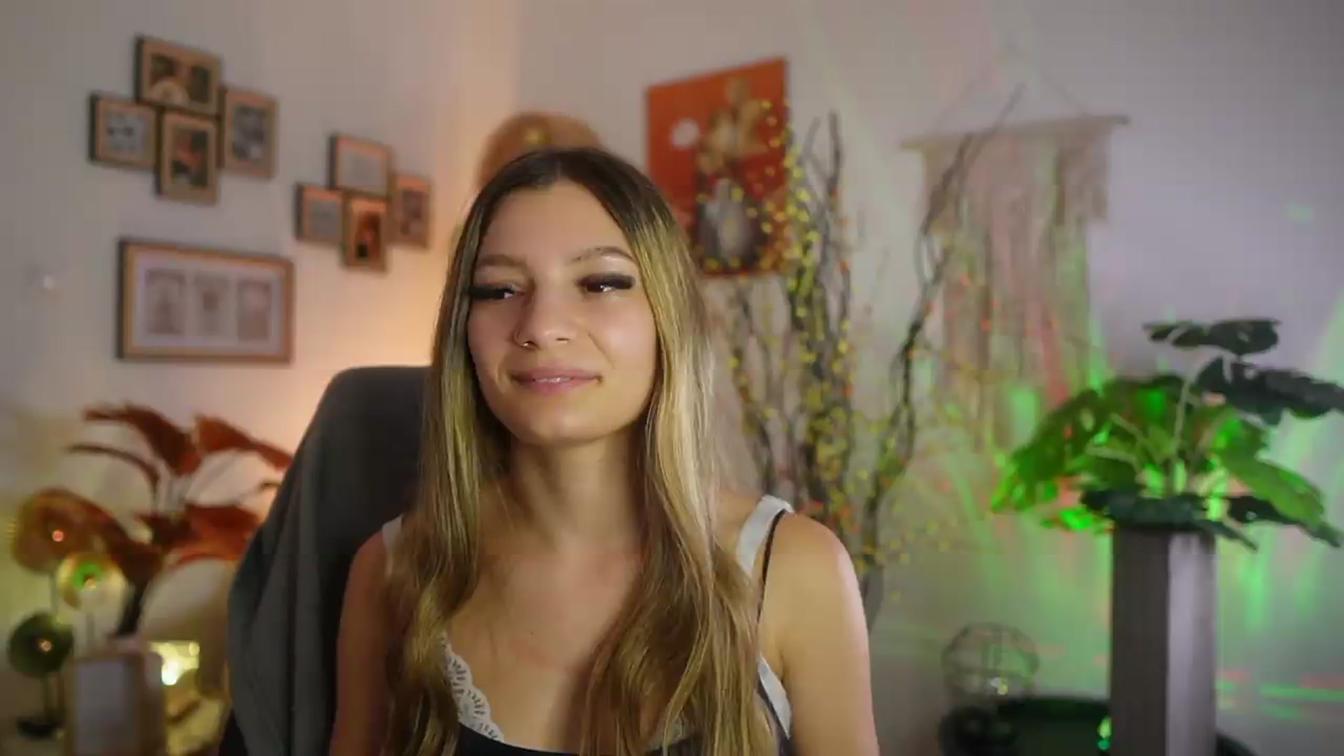 Gallery image thumbnail from Anna_Brie's myfreecams stream on, 09/20/2026, 15:33 image 15 of 20