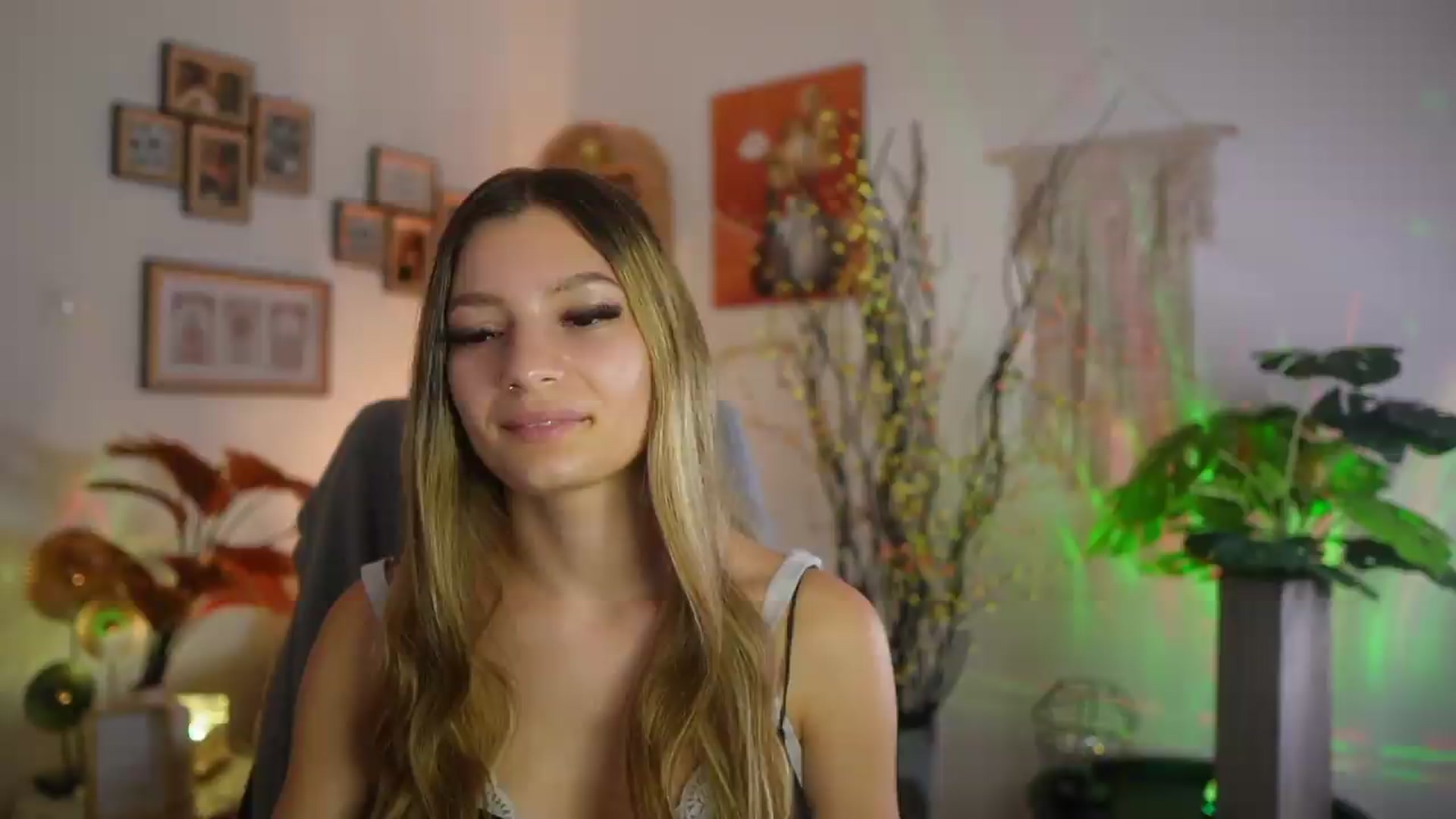 Gallery image thumbnail from Anna_Brie's myfreecams stream on, 09/20/2026, 17:47 image 14 of 20