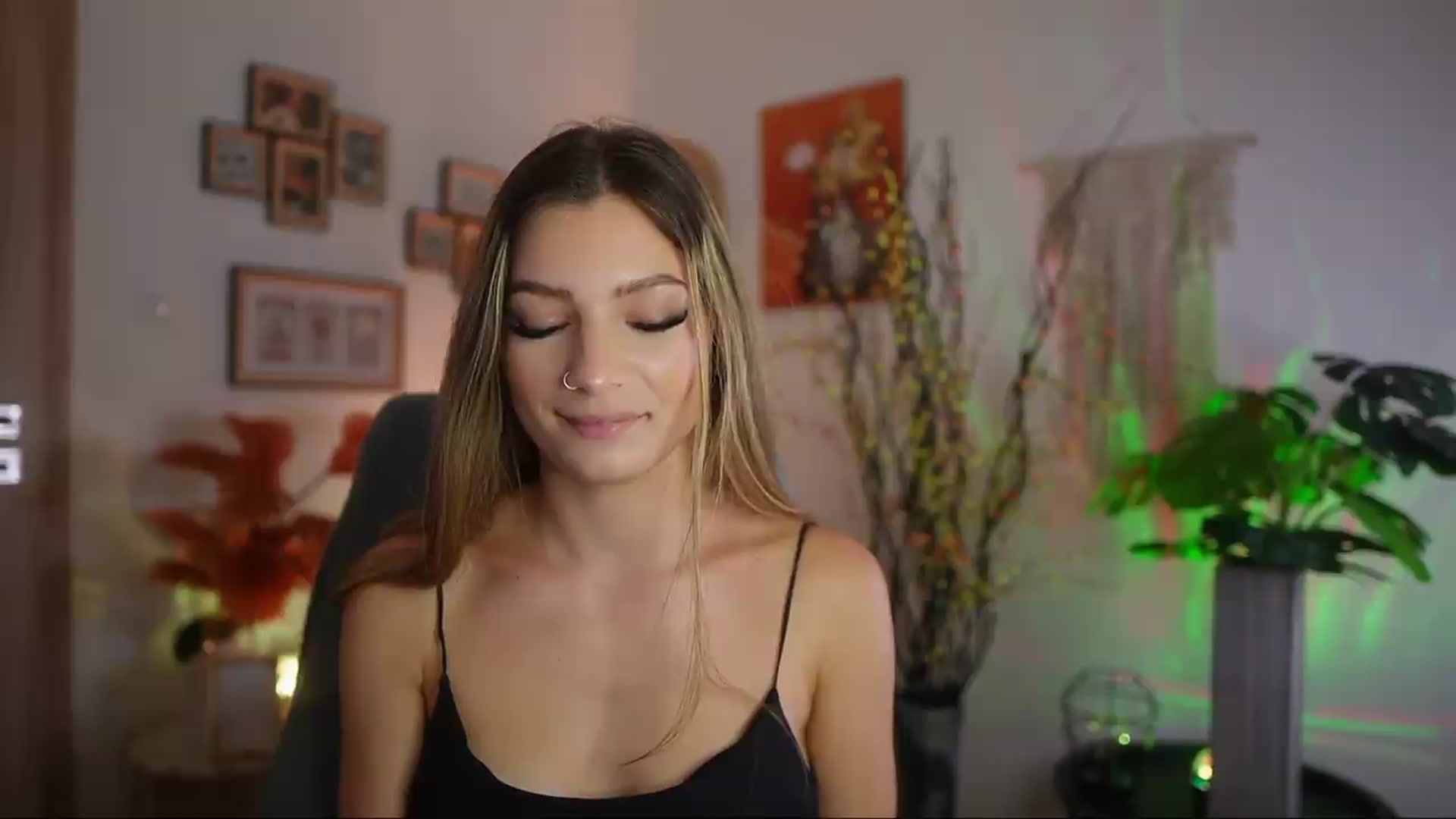 Gallery image thumbnail from Anna_Brie's myfreecams stream on, 09/21/2026, 14:24 image 13 of 20