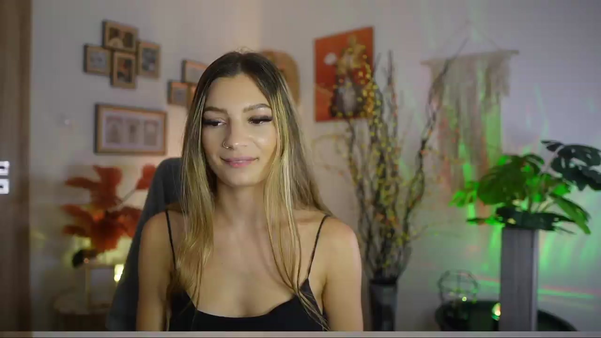 Gallery image thumbnail from Anna_Brie's myfreecams stream on, 09/21/2026, 16:26 image 14 of 20
