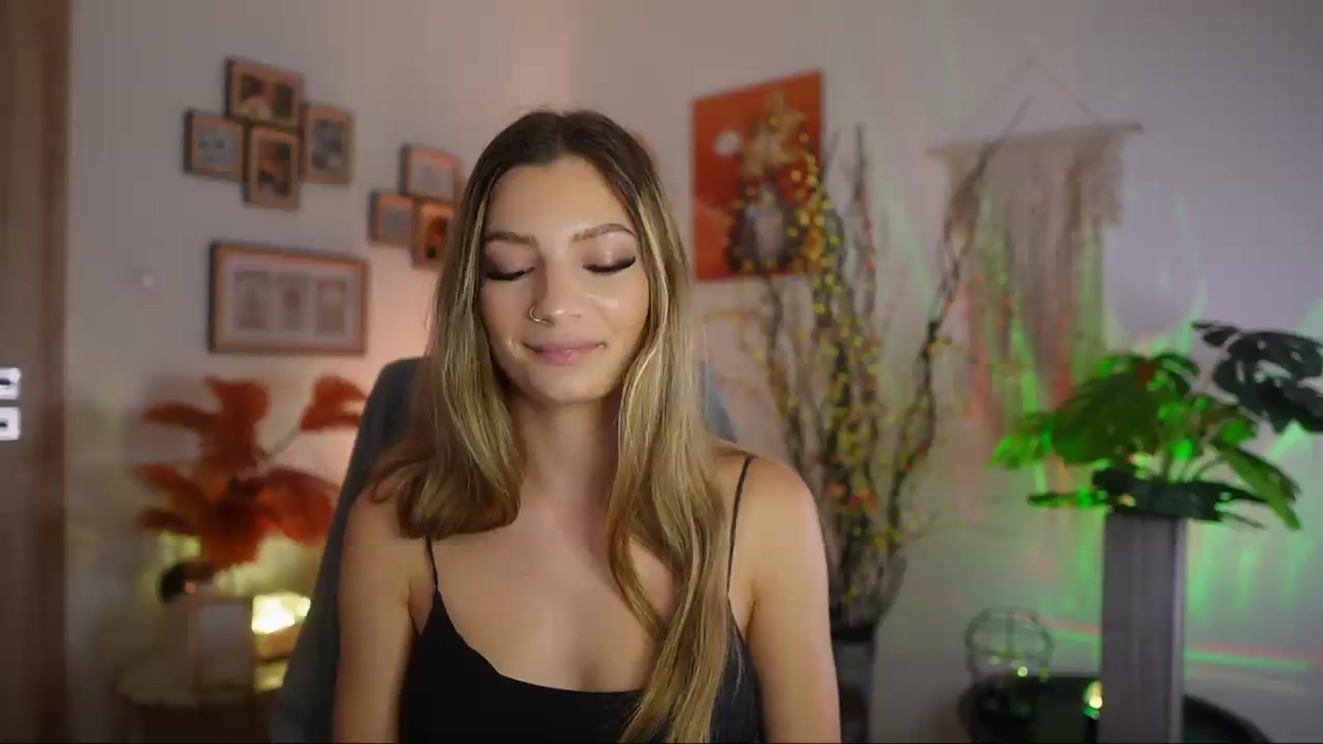 Gallery image thumbnail from Anna_Brie's myfreecams stream on, 09/21/2026, 18:12 image 5 of 20
