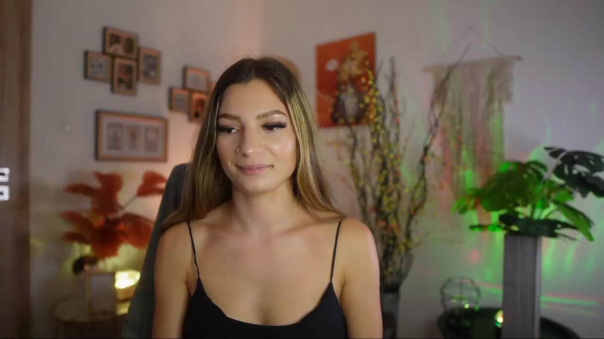 Gallery image thumbnail from Anna_Brie's myfreecams stream on, 09/21/2026, 18:12 image 12 of 20