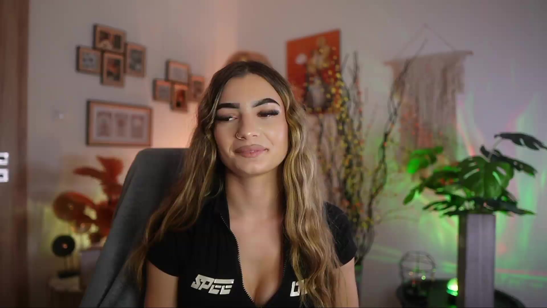 Gallery image thumbnail from Anna_Brie's myfreecams stream on, 09/22/2026, 16:53 image 16 of 20