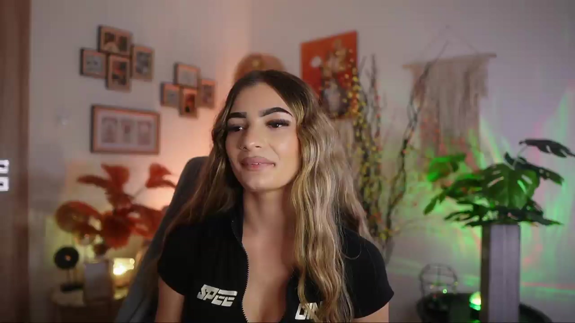 Gallery image thumbnail from Anna_Brie's myfreecams stream on, 09/22/2026, 17:33 image 4 of 20