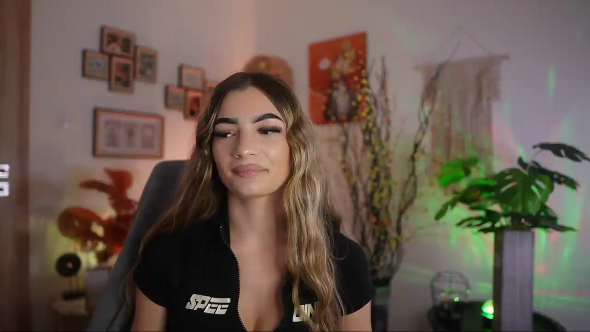 Gallery image thumbnail from Anna_Brie's myfreecams stream on, 09/22/2026, 17:33 image 7 of 20