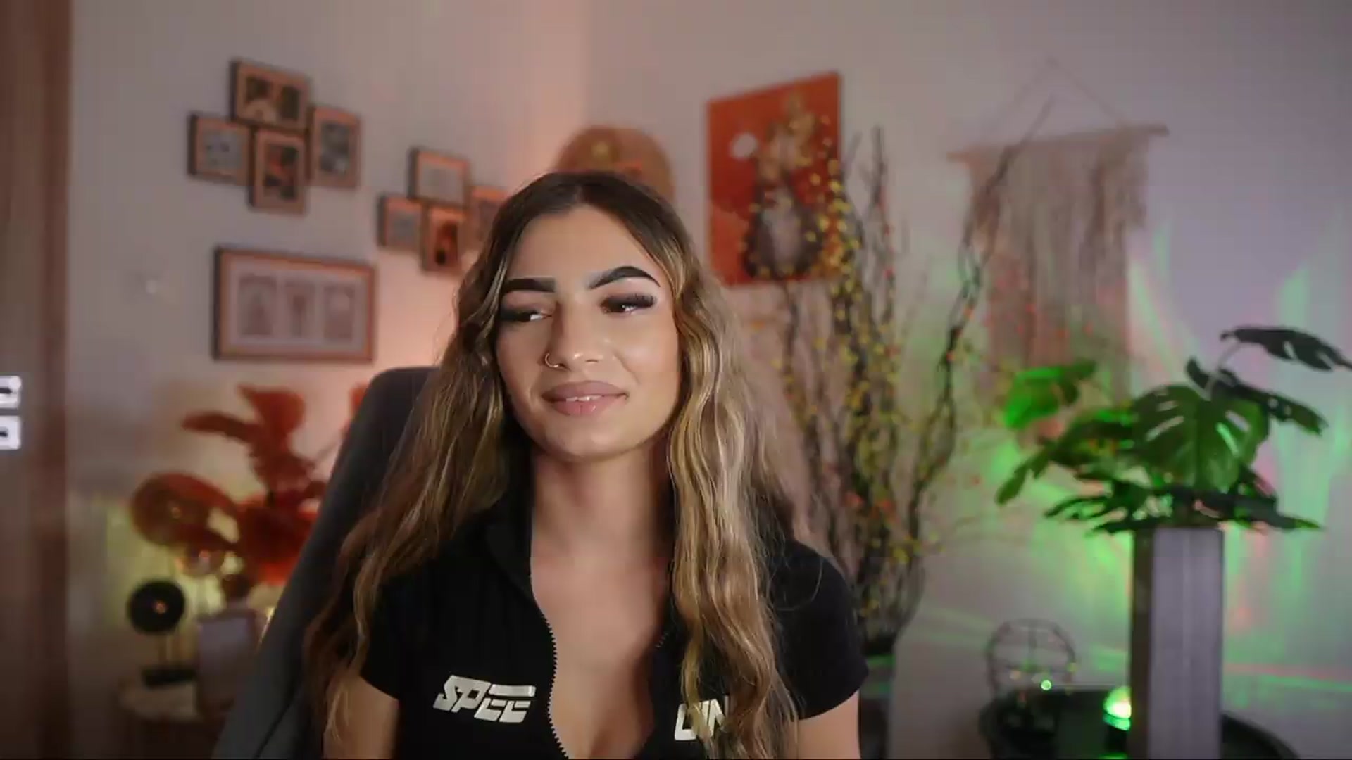 Gallery image thumbnail from Anna_Brie's myfreecams stream on, 09/22/2026, 17:33 image 20 of 20