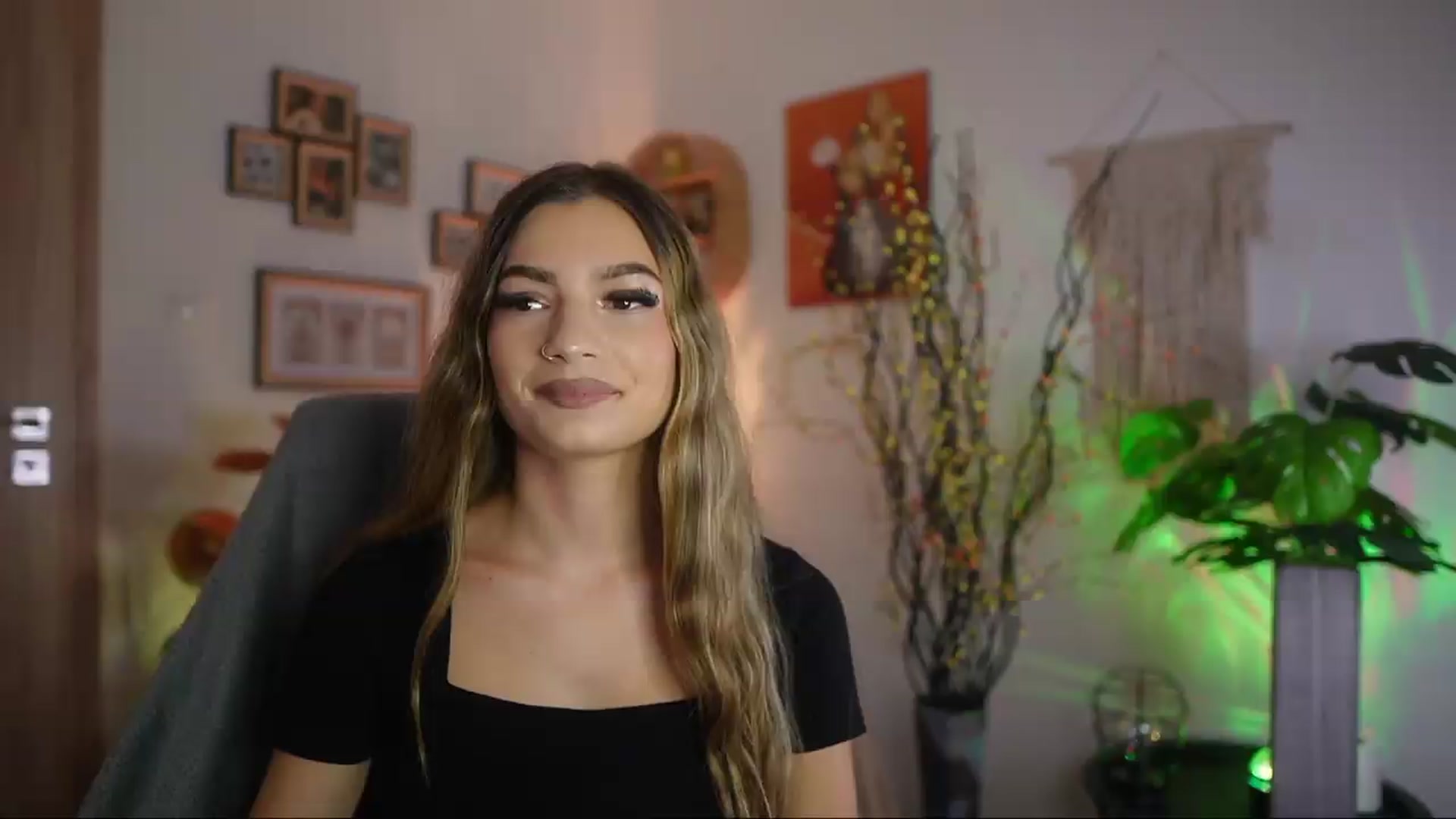 Gallery image thumbnail from Anna_Brie's myfreecams stream on, 09/24/2026, 14:44 image 16 of 20