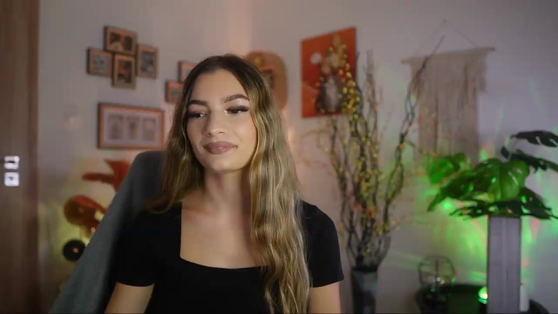 Gallery image thumbnail from Anna_Brie's myfreecams stream on, 09/24/2026, 14:44 image 15 of 20