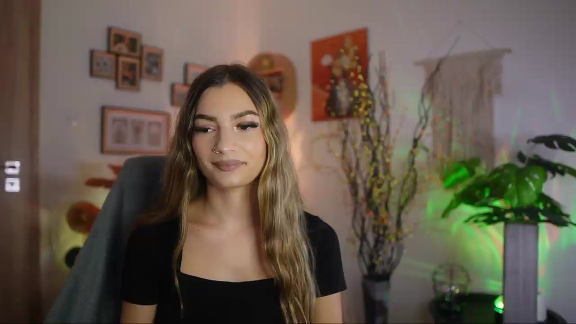 Gallery image thumbnail from Anna_Brie's myfreecams stream on, 09/24/2026, 14:44 image 17 of 20