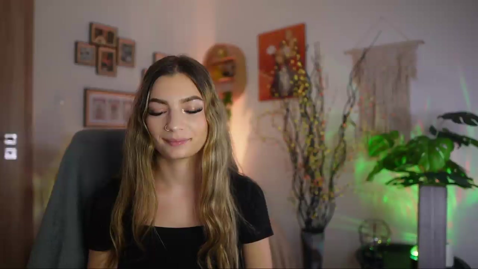 Gallery image thumbnail from Anna_Brie's myfreecams stream on, 09/24/2026, 18:08 image 17 of 20