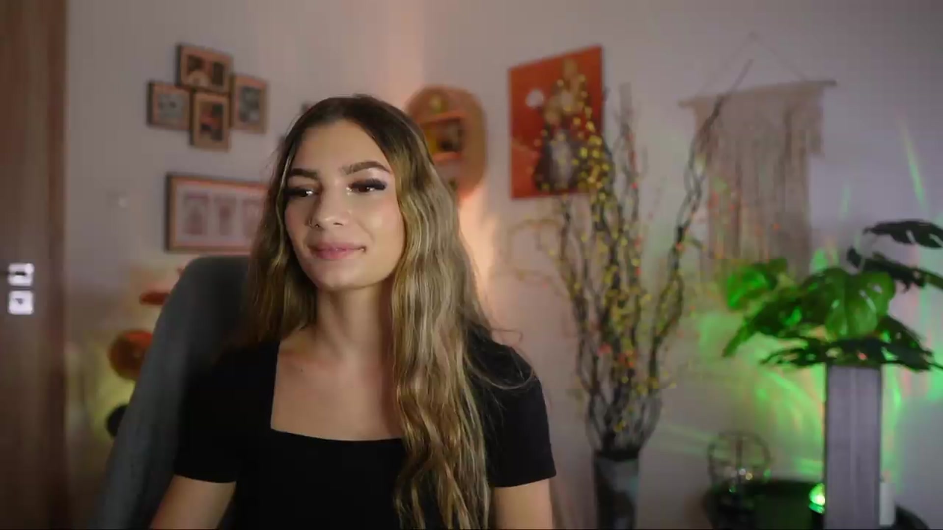 Gallery image thumbnail from Anna_Brie's myfreecams stream on, 09/24/2026, 18:08 image 12 of 20