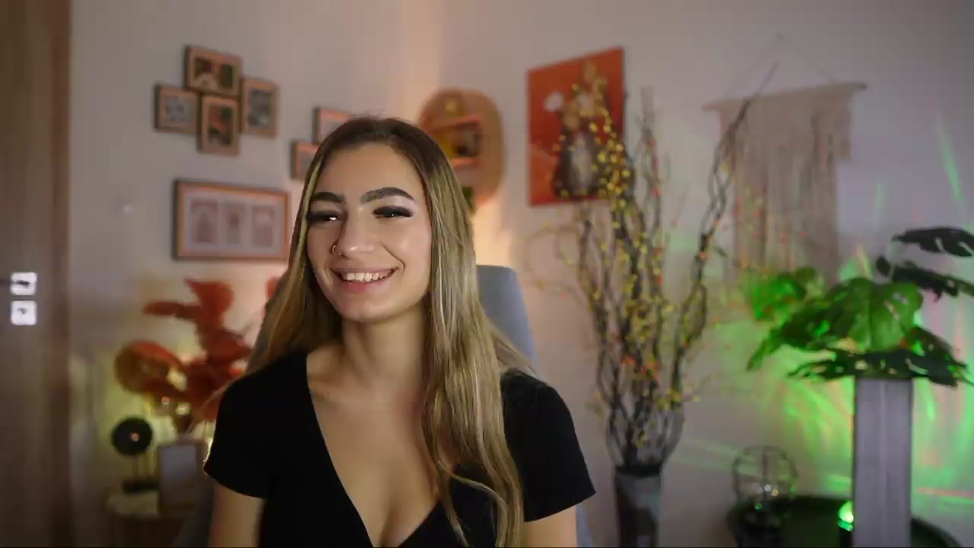 Gallery image thumbnail from Anna_Brie's myfreecams stream on, 09/26/2026, 15:03 image 16 of 20