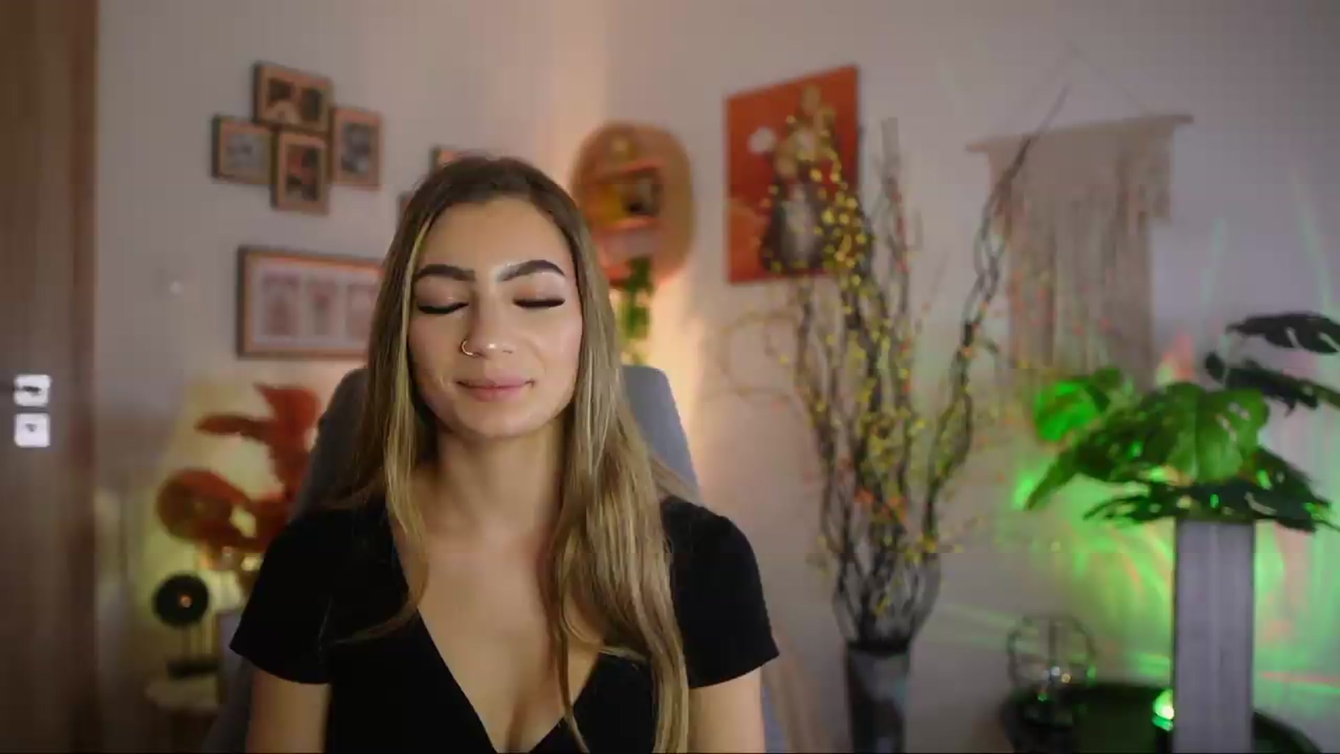 Gallery image thumbnail from Anna_Brie's myfreecams stream on, 09/26/2026, 15:03 image 15 of 20