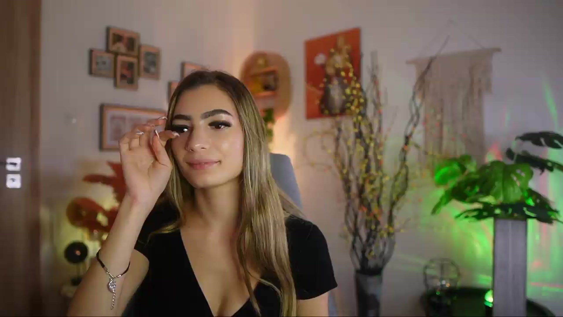 Gallery image thumbnail from Anna_Brie's myfreecams stream on, 09/26/2026, 15:03 image 17 of 20