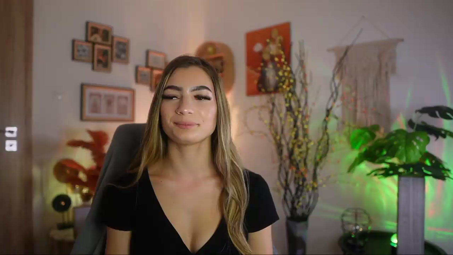 Gallery image thumbnail from Anna_Brie's myfreecams stream on, 09/26/2026, 16:12 image 16 of 20