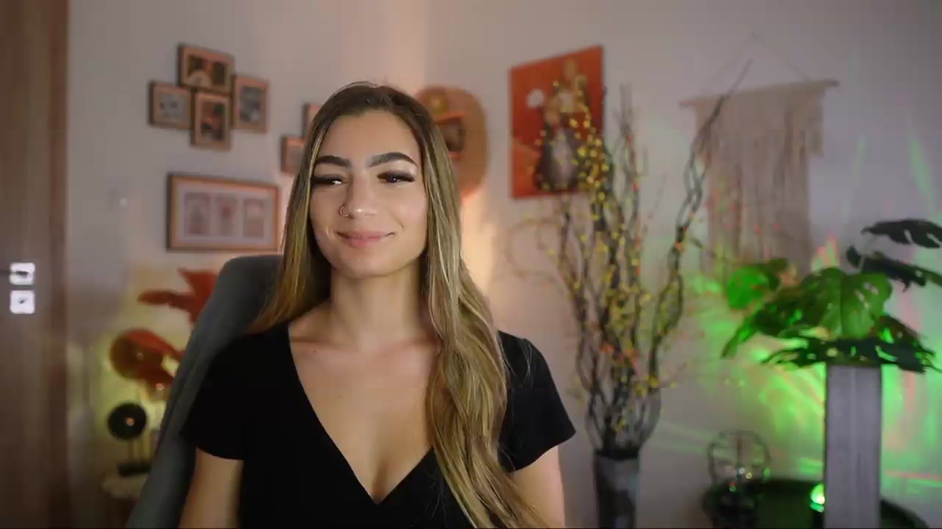 Gallery image thumbnail from Anna_Brie's myfreecams stream on, 09/26/2026, 16:12 image 1 of 20