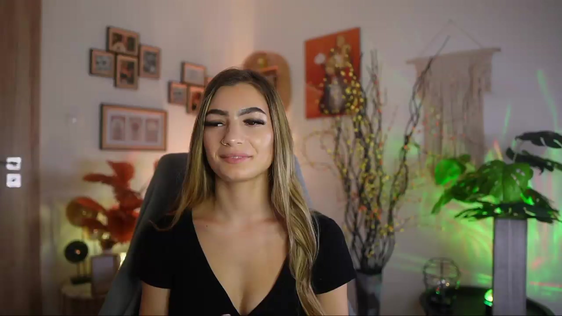 Gallery image thumbnail from Anna_Brie's myfreecams stream on, 09/26/2026, 16:12 image 15 of 20