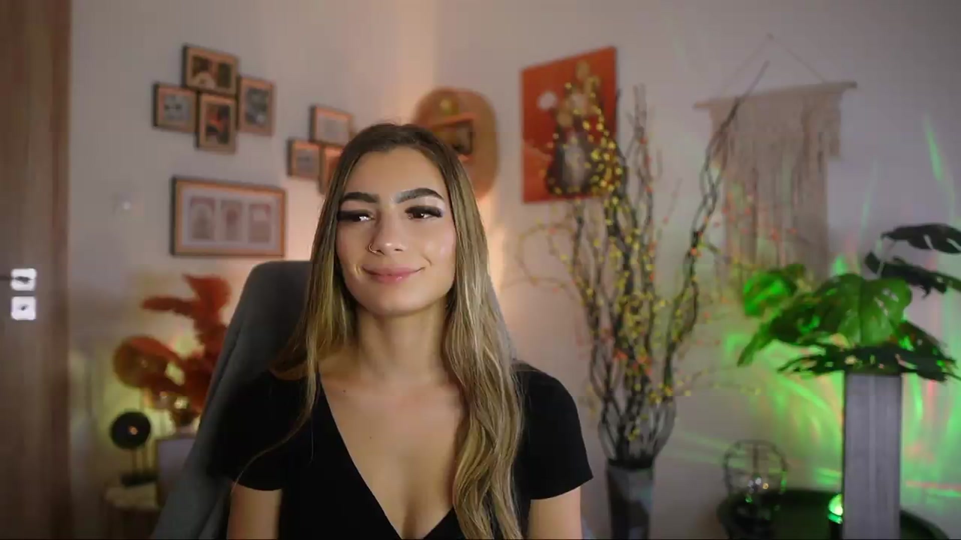 Gallery image thumbnail from Anna_Brie's myfreecams stream on, 09/26/2026, 16:12 image 18 of 20