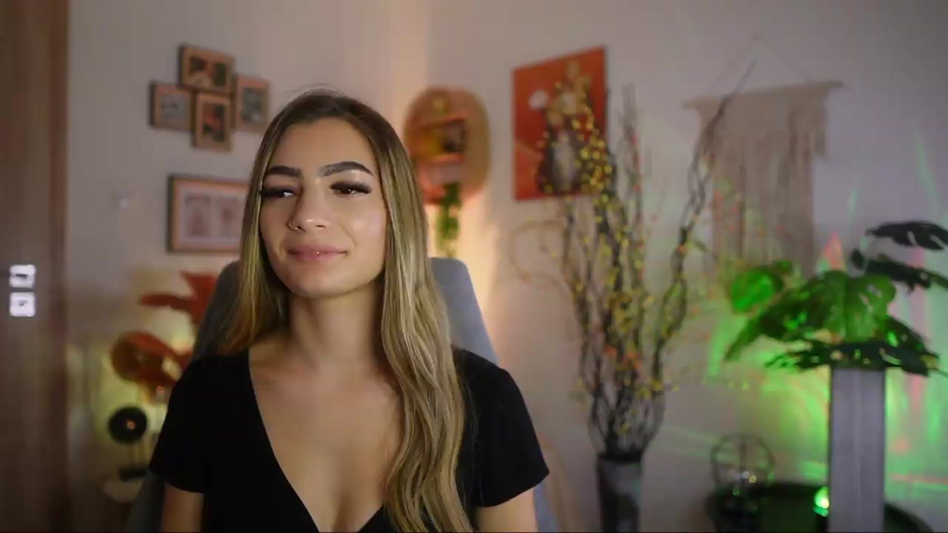 Gallery image thumbnail from Anna_Brie's myfreecams stream on, 09/26/2026, 17:47 image 16 of 20
