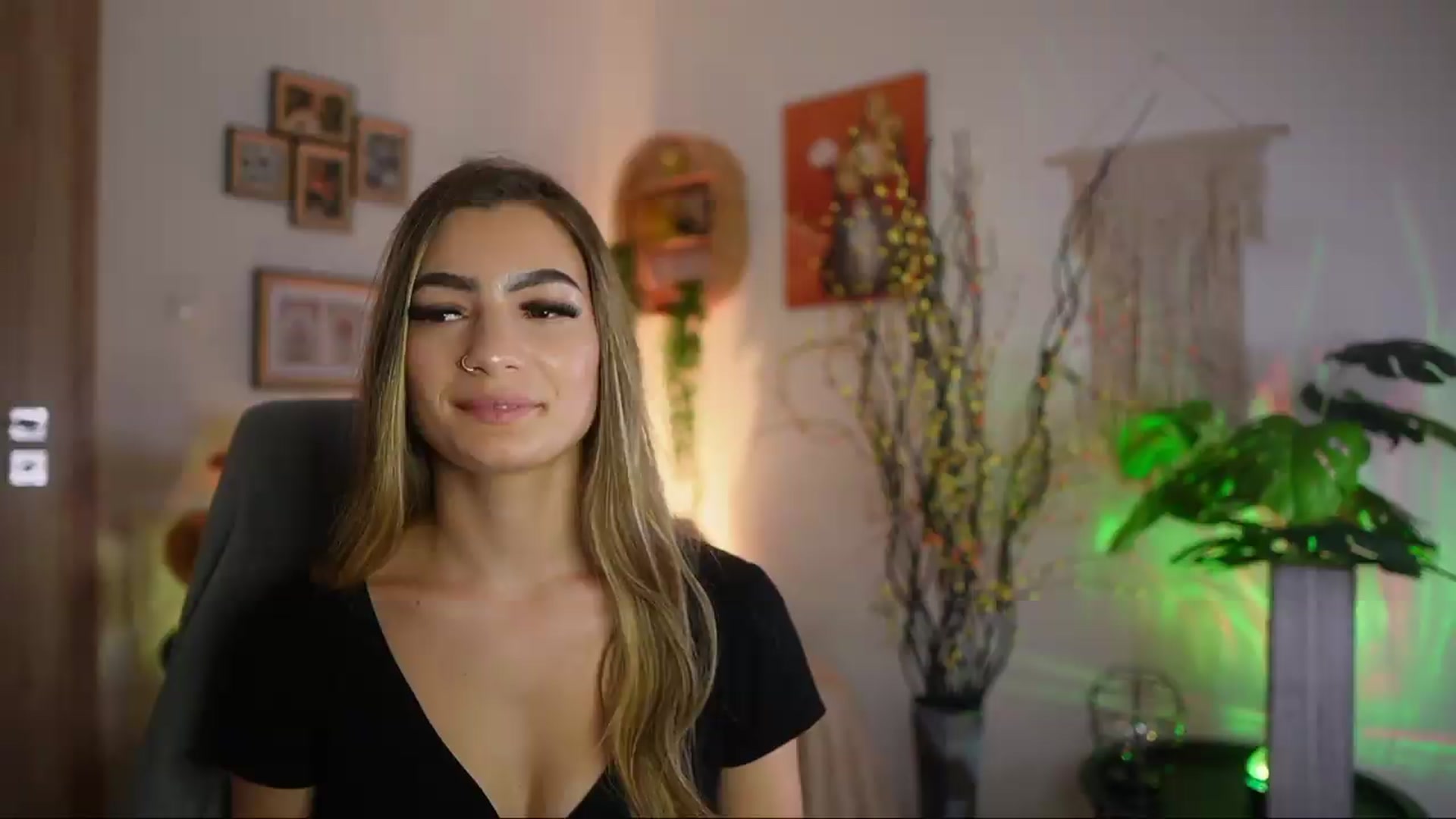 Gallery image thumbnail from Anna_Brie's myfreecams stream on, 09/26/2026, 17:47 image 13 of 20