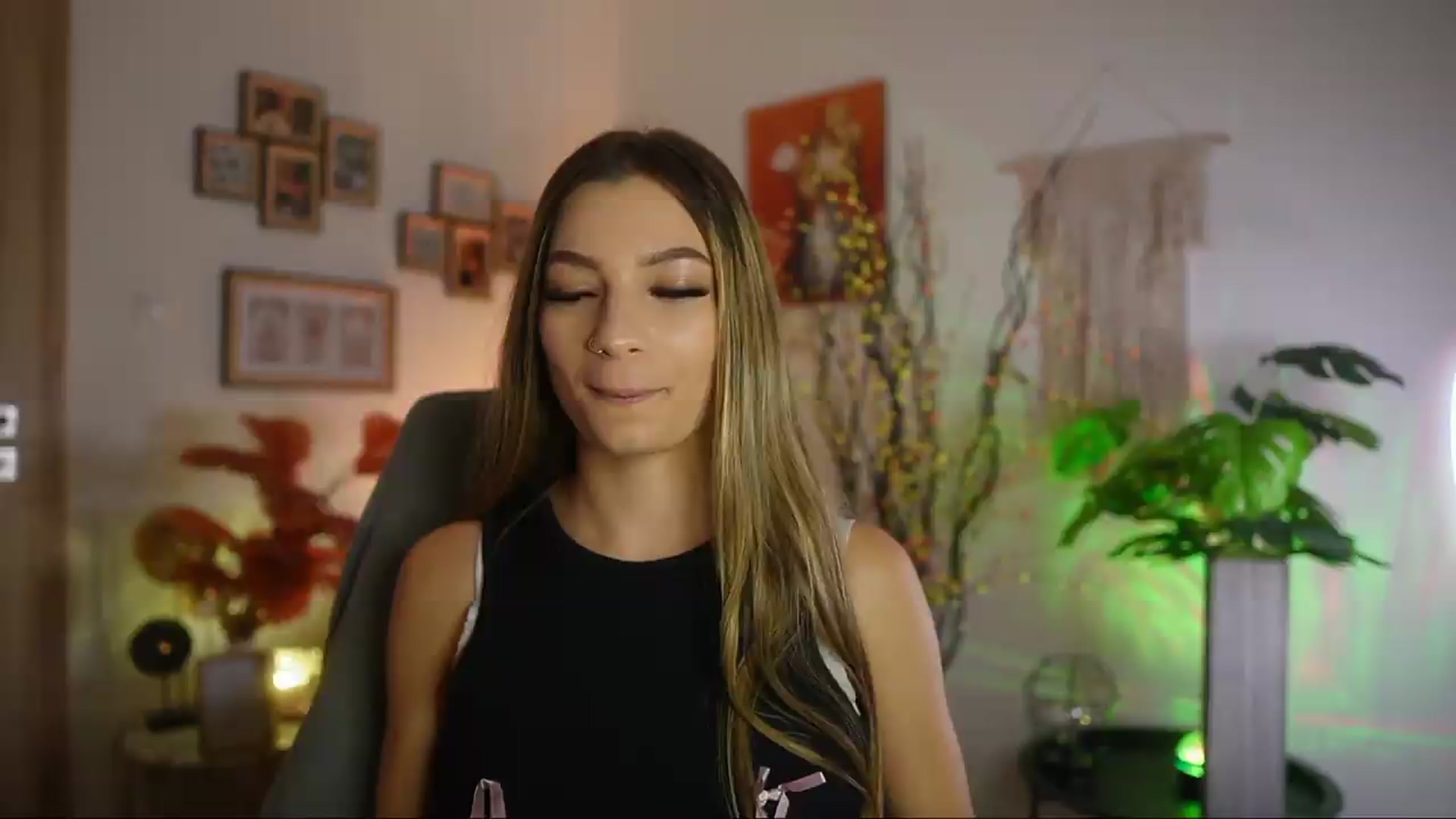 Gallery image thumbnail from Anna_Brie's myfreecams stream on, 09/27/2026, 15:34 image 12 of 20