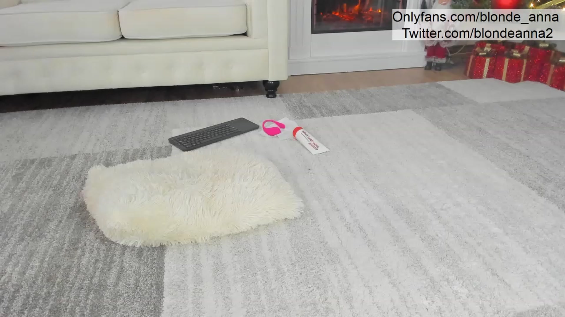 Gallery image thumbnail from Anna_Brown's myfreecams stream on, 12/28/2022, 05:51 image 1 of 20
